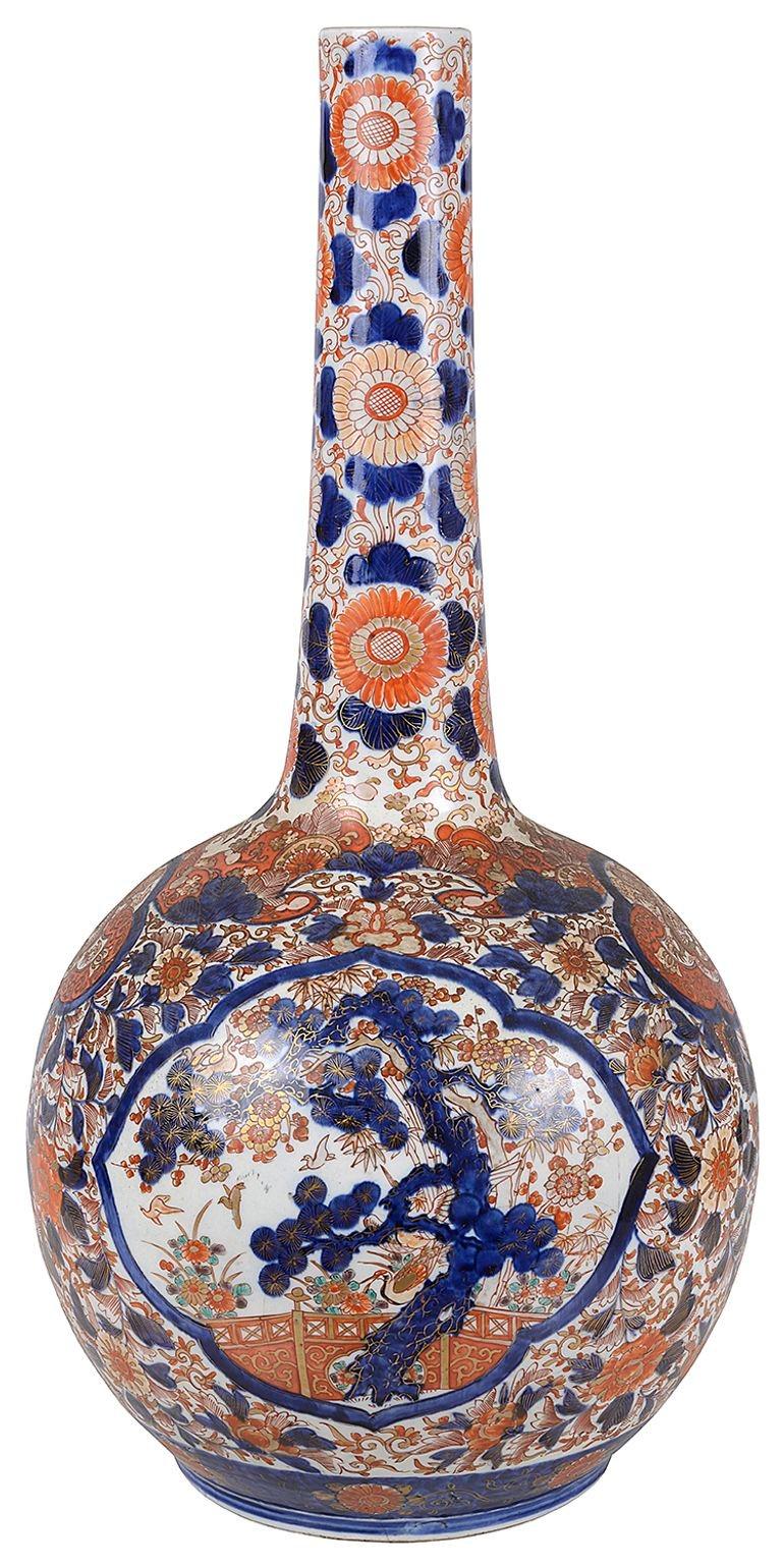 Grande vaso a bottiglia Imari giapponese del XIX secolo. in vendita 2