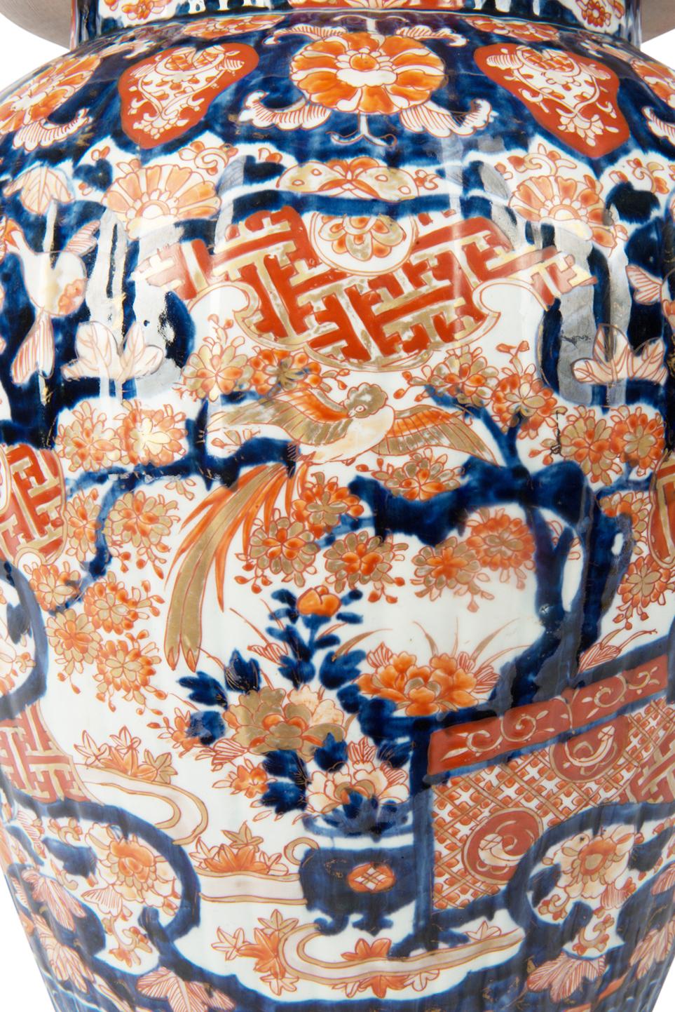 Large 19th Century Japanese Imari Lidded Vase For Sale 1