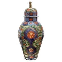 Large 19th Century Japanese Imari lidded vase.