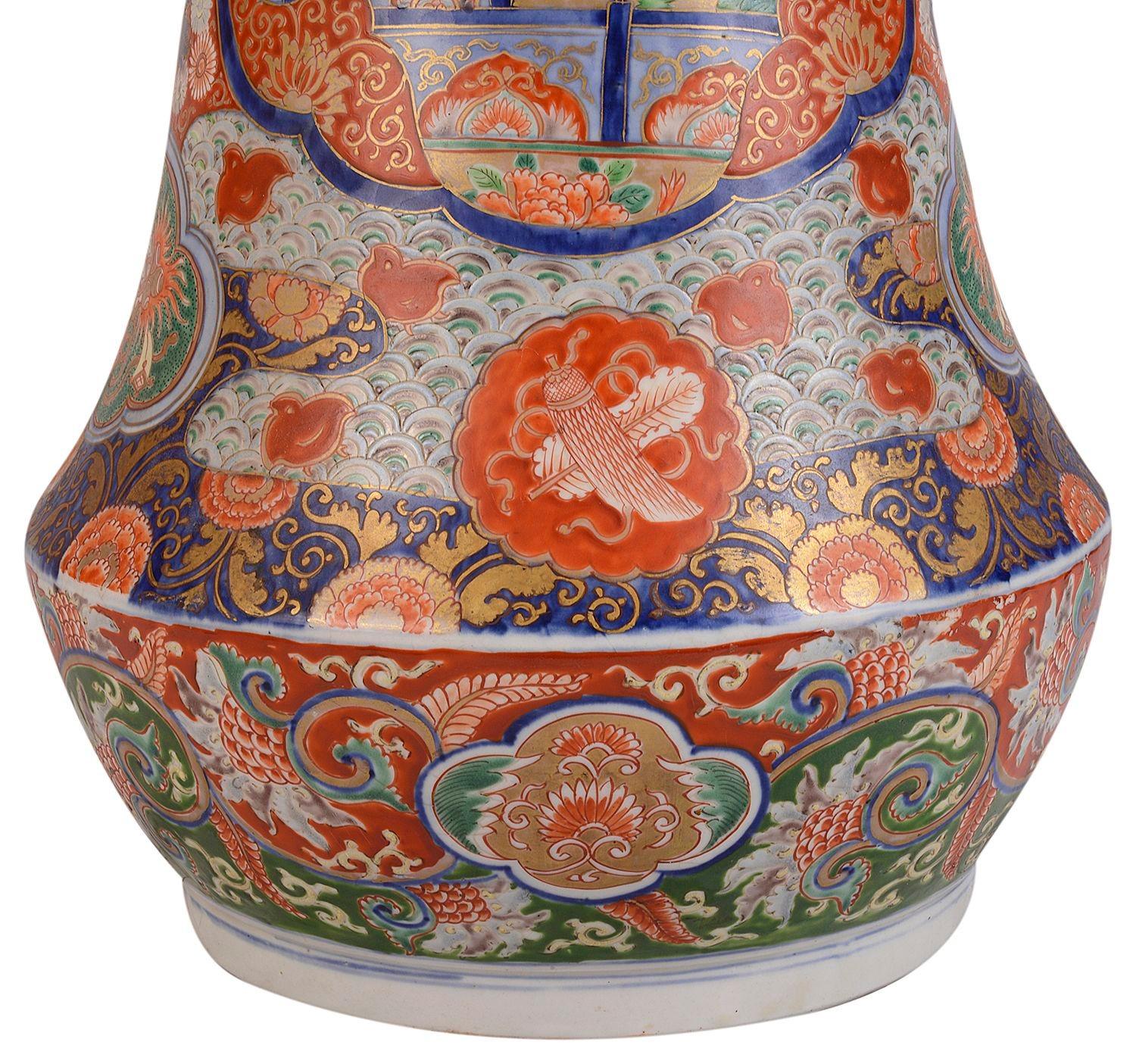 Grand vase / lampe Imari japonaise du 19ème siècle Bon état - En vente à Brighton, Sussex