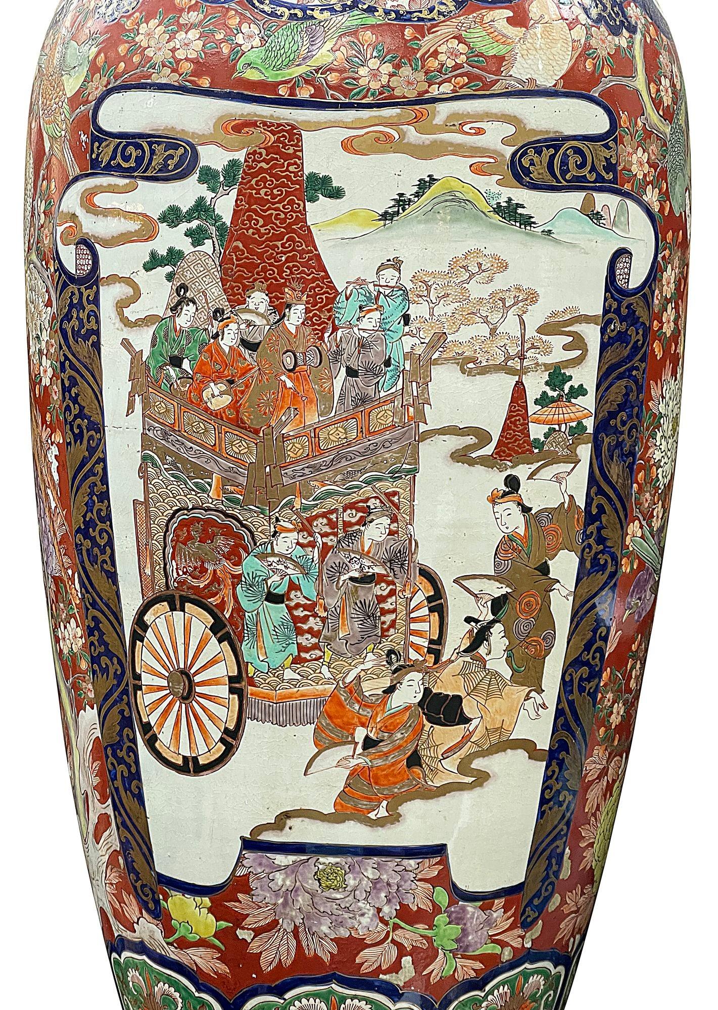 Large 19th Century Japanese Imari vase. In Good Condition For Sale In Brighton, Sussex
