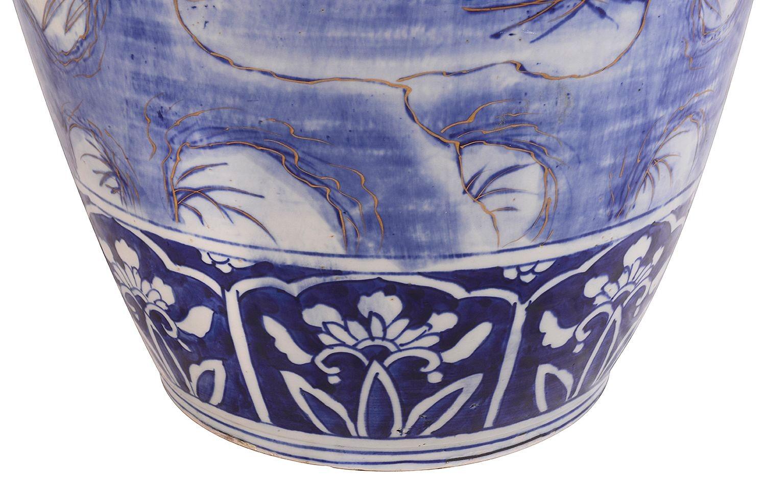 Large 19th Century Japanese Imari vase. For Sale 1