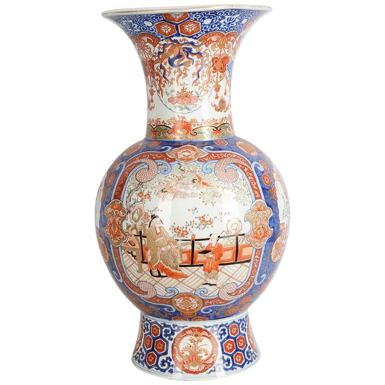 Large 19th Century Japanese Imari Vase For Sale at 1stdibs