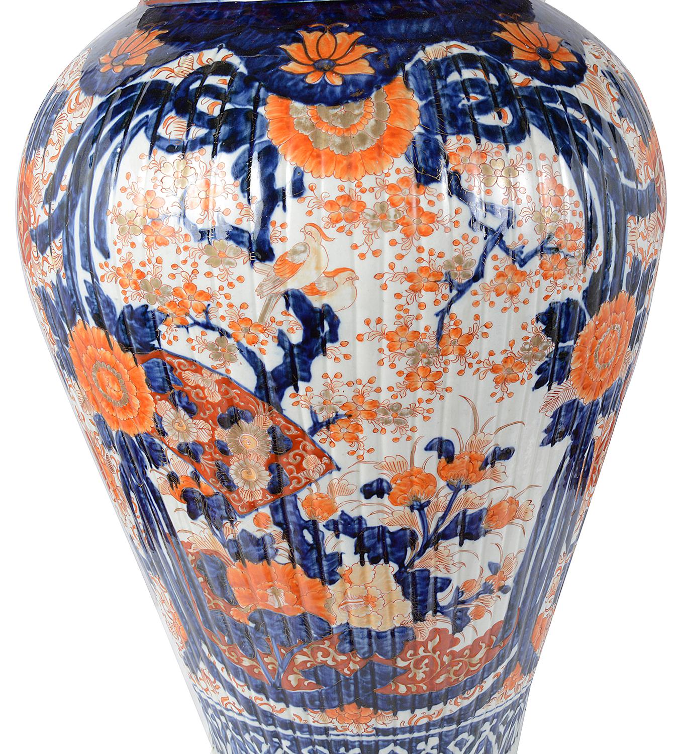 Large 19th Century Japanese Imari Vase on Stand In Good Condition For Sale In Brighton, Sussex