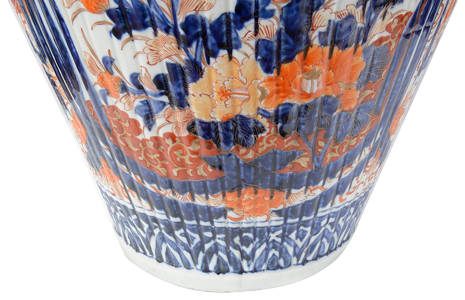 Large 19th Century Japanese Imari Vase on Stand For Sale 1