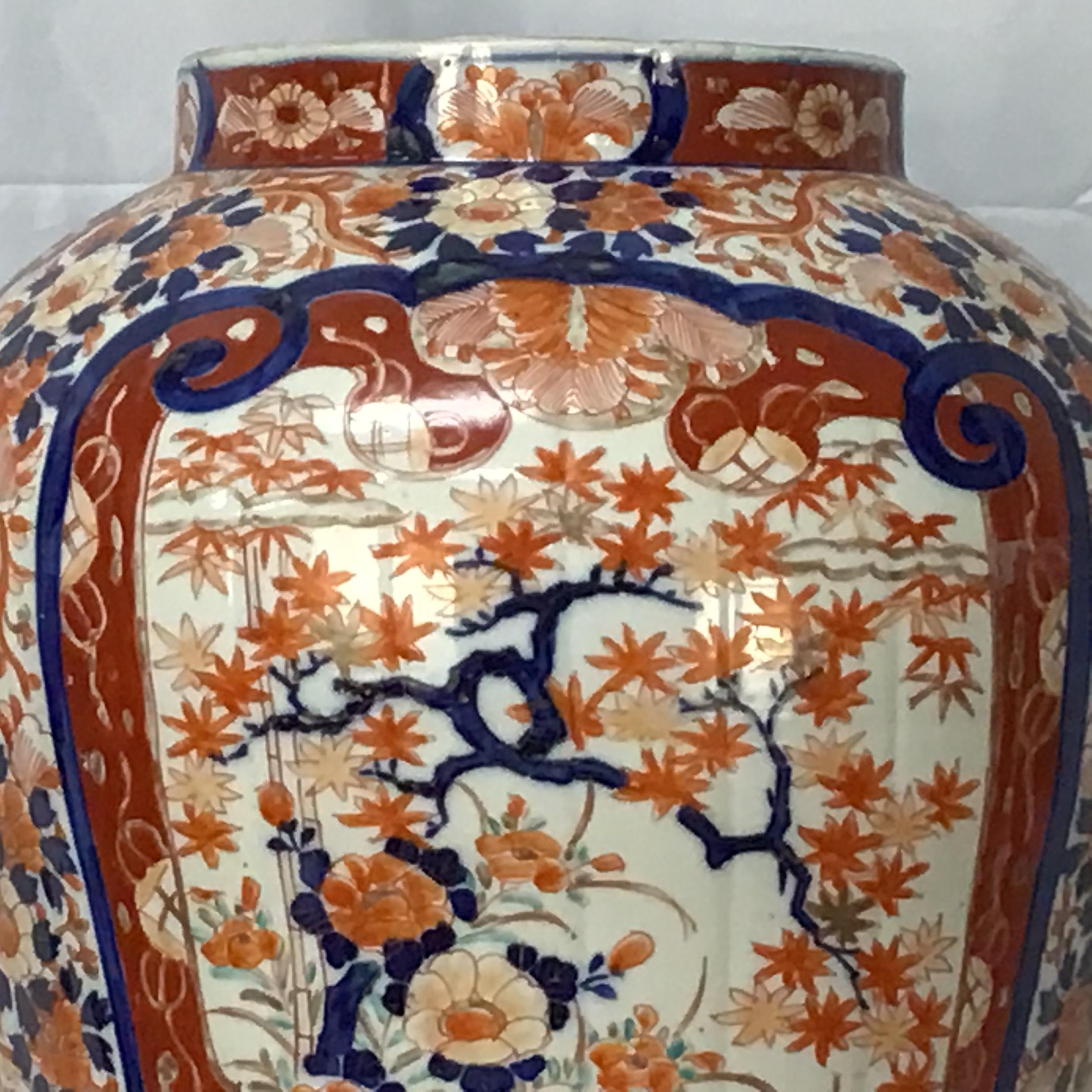 Giapponismo Grande vaso in porcellana giapponese Imari Porcelain del XIX secolo in vendita