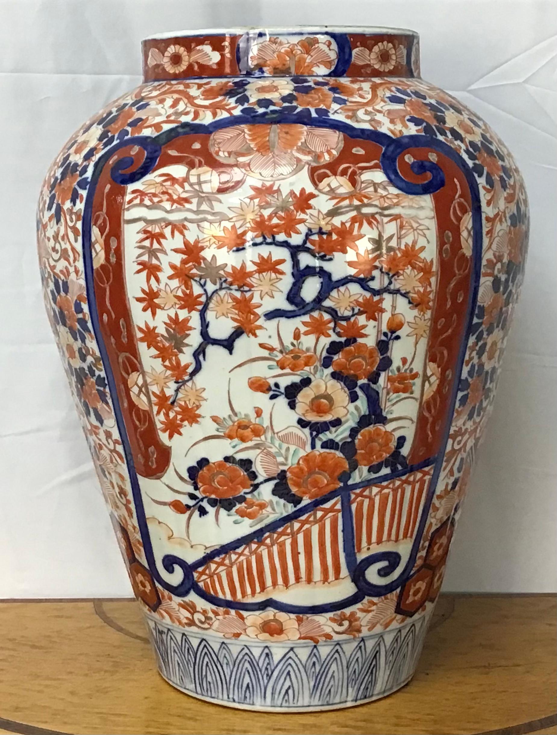 japanese imari porcelain vase