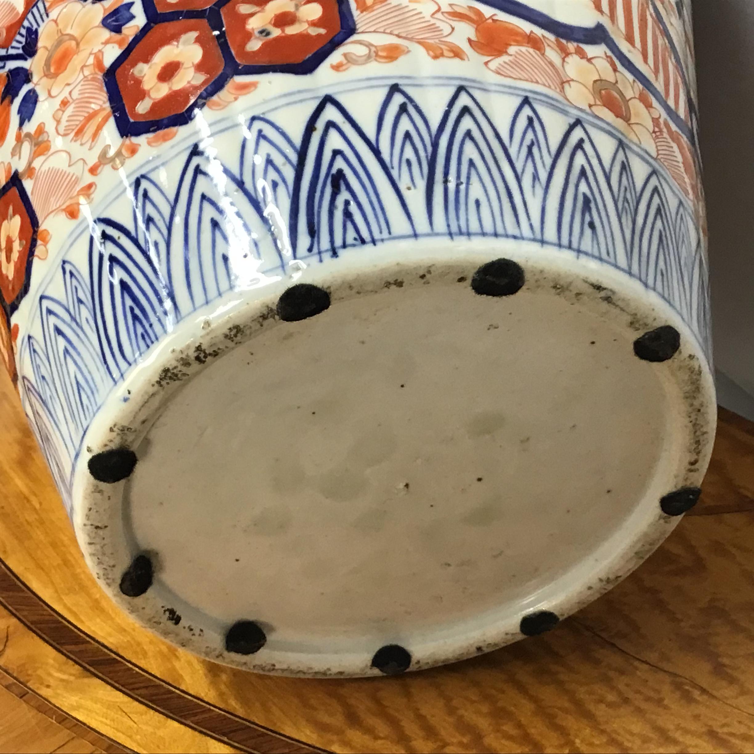 Large 19th Century Japanese Imari Ware Porcelain Vase In Good Condition For Sale In Bradenton, FL