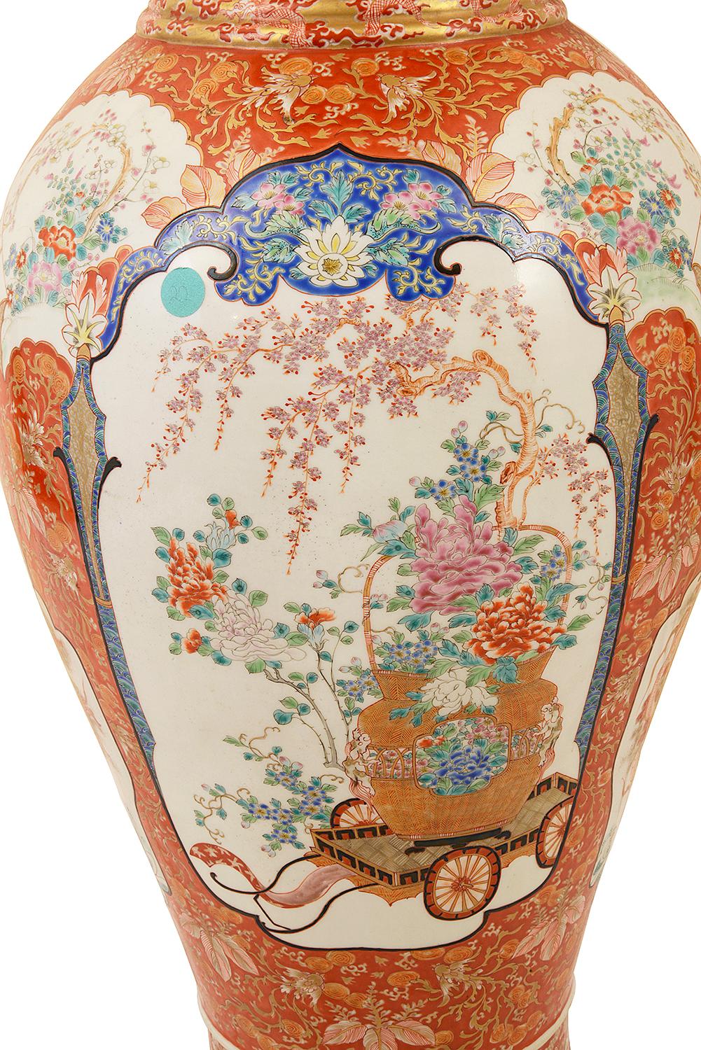 Große japanische Kutani-Vase aus dem 19. Jahrhundert (Japonismus) im Angebot