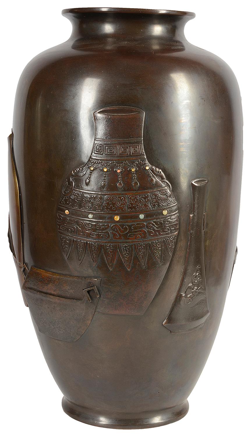 Large 19th Century Japanese Meiji Period Bronze Vase In Good Condition For Sale In Brighton, Sussex