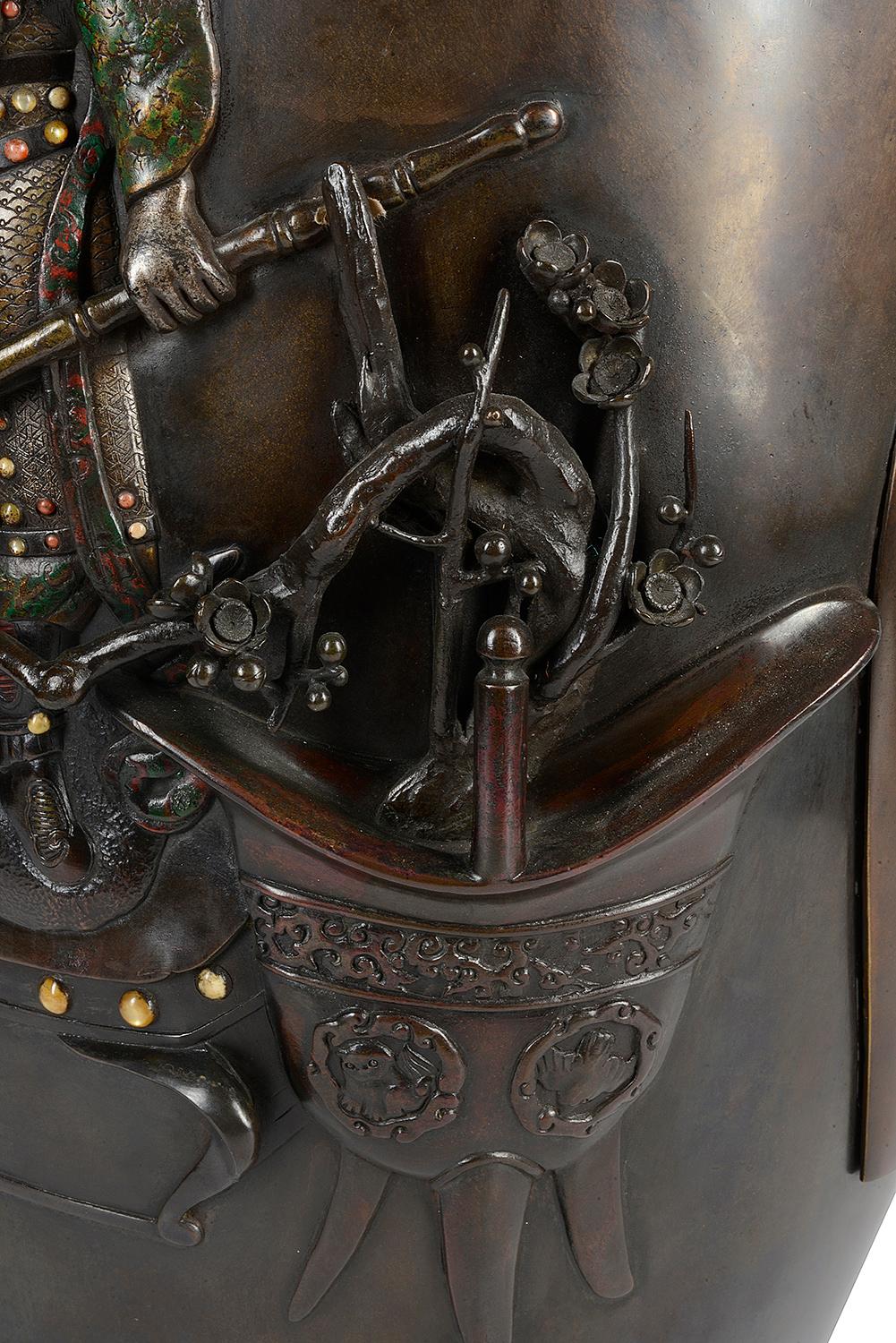 Grand vase en bronze japonais du XIXe siècle de la période Meiji en vente 3