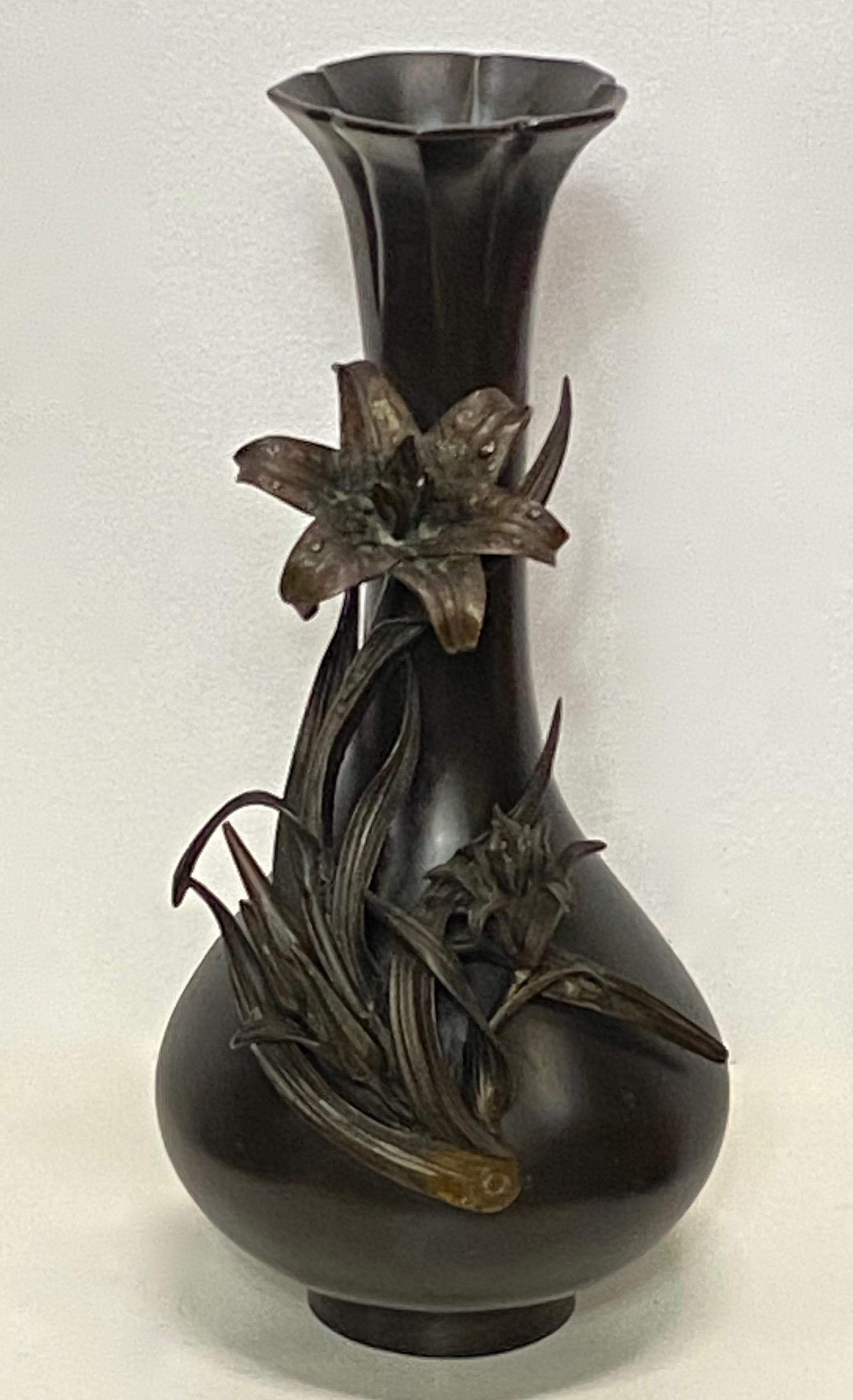 A large and elegant Meiji period bronze vase with floral decoration and original patina, unsigned.
Japan, last quarter of the 19th century.

