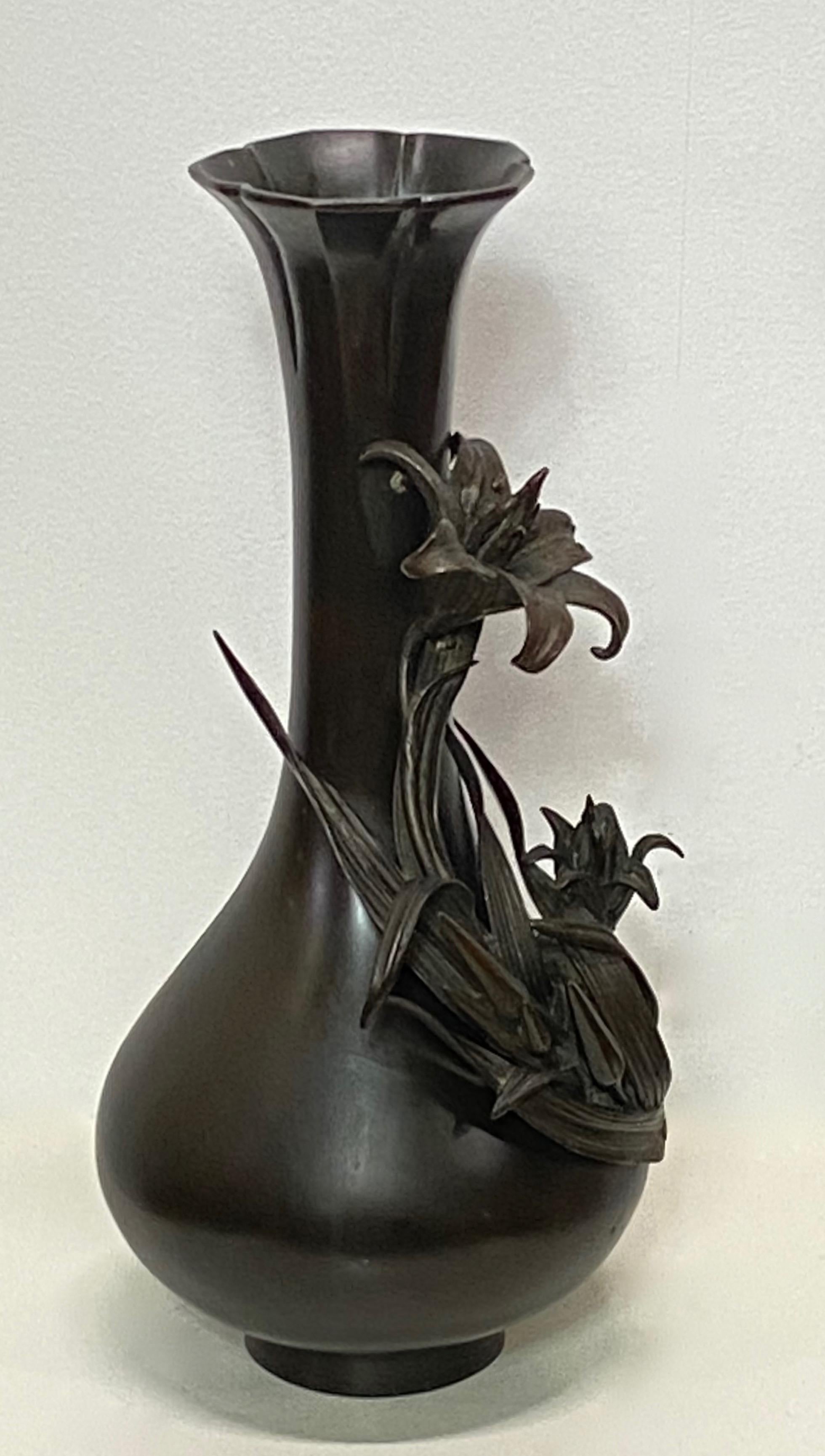 Large 19th Century Japanese Meiji Period Bronze Vase For Sale 2