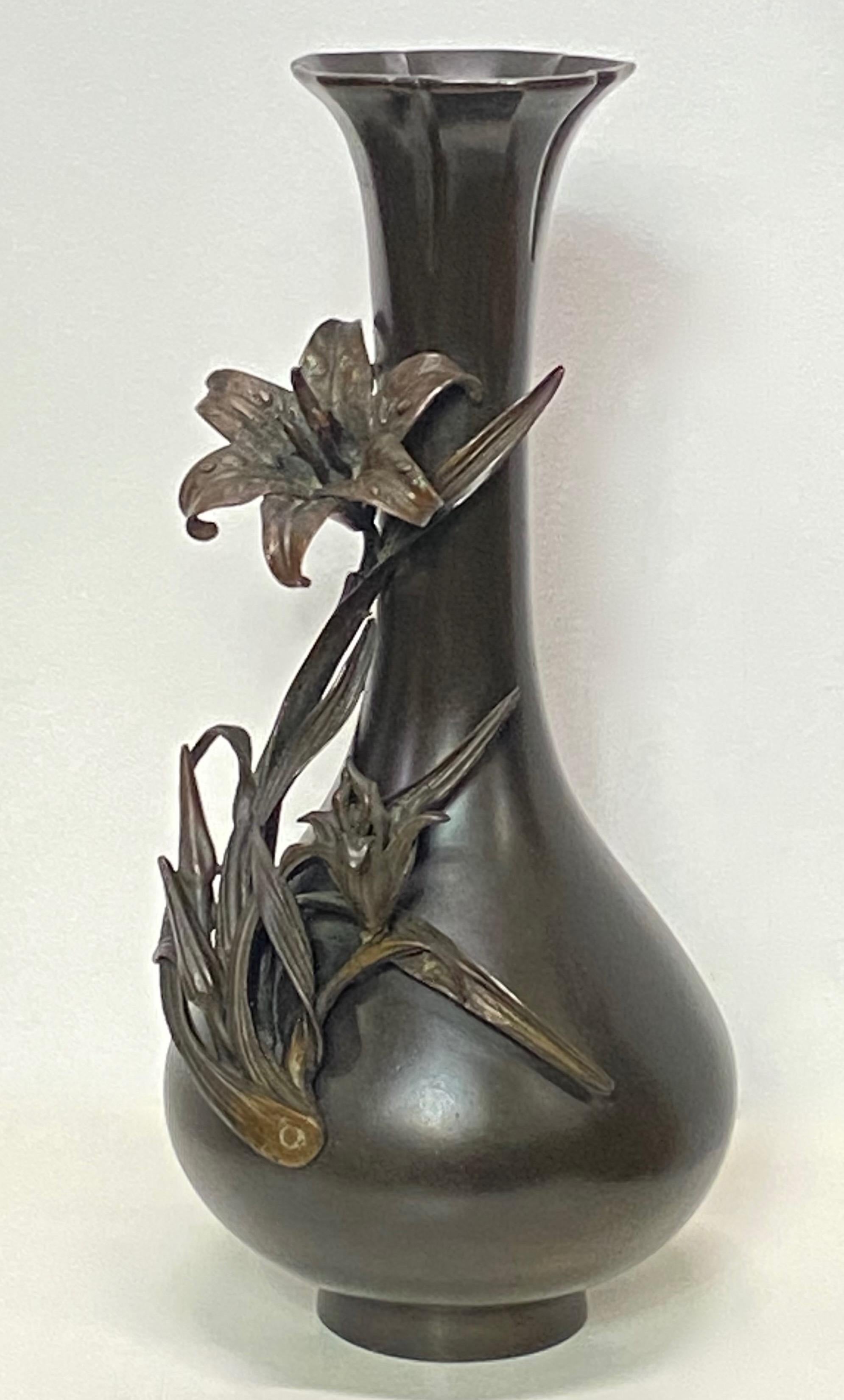Large 19th Century Japanese Meiji Period Bronze Vase For Sale 4