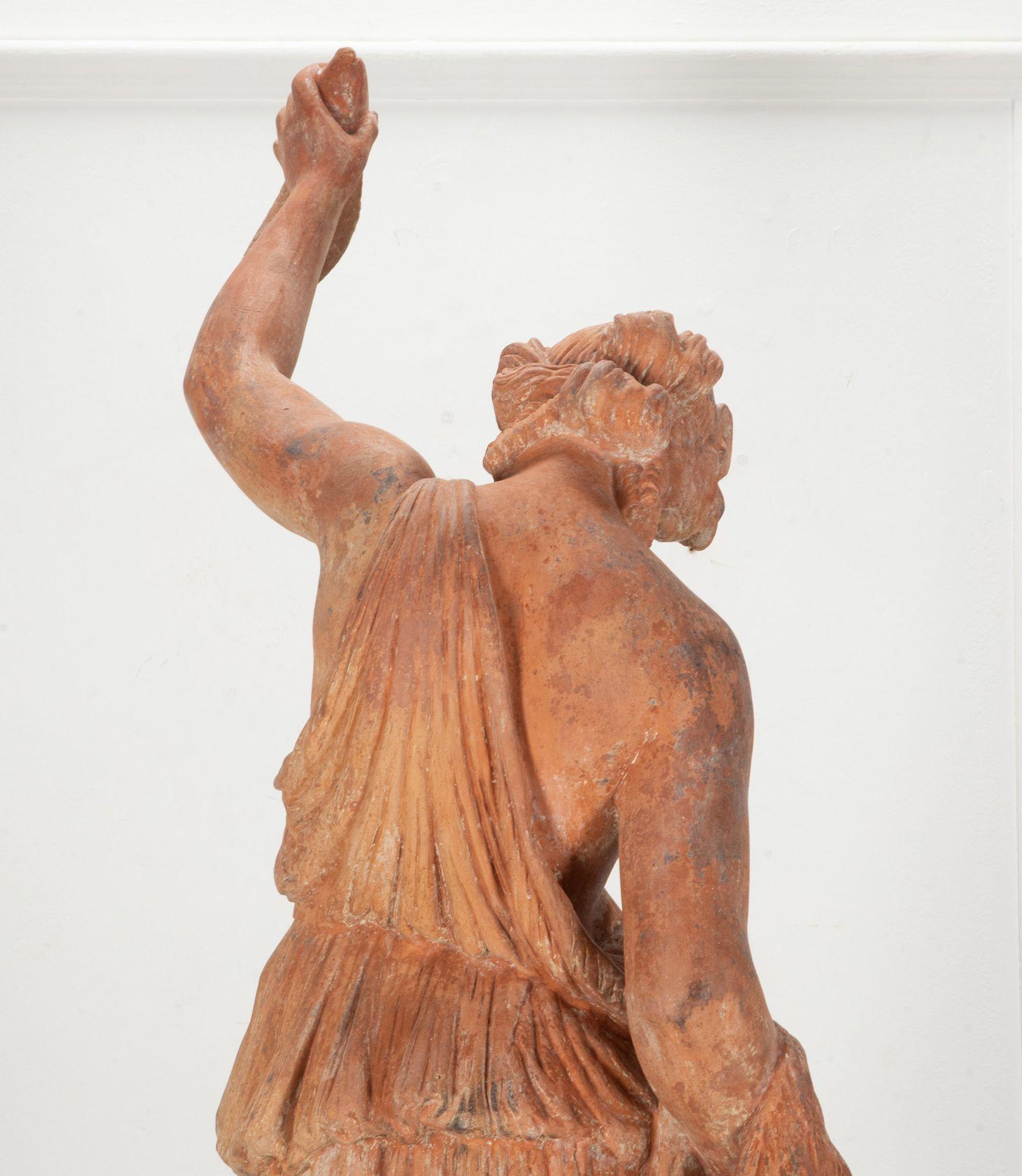 Gran figura de terracota sobre pedestal de la Cazadora John Mathews del siglo XIX De campo en venta