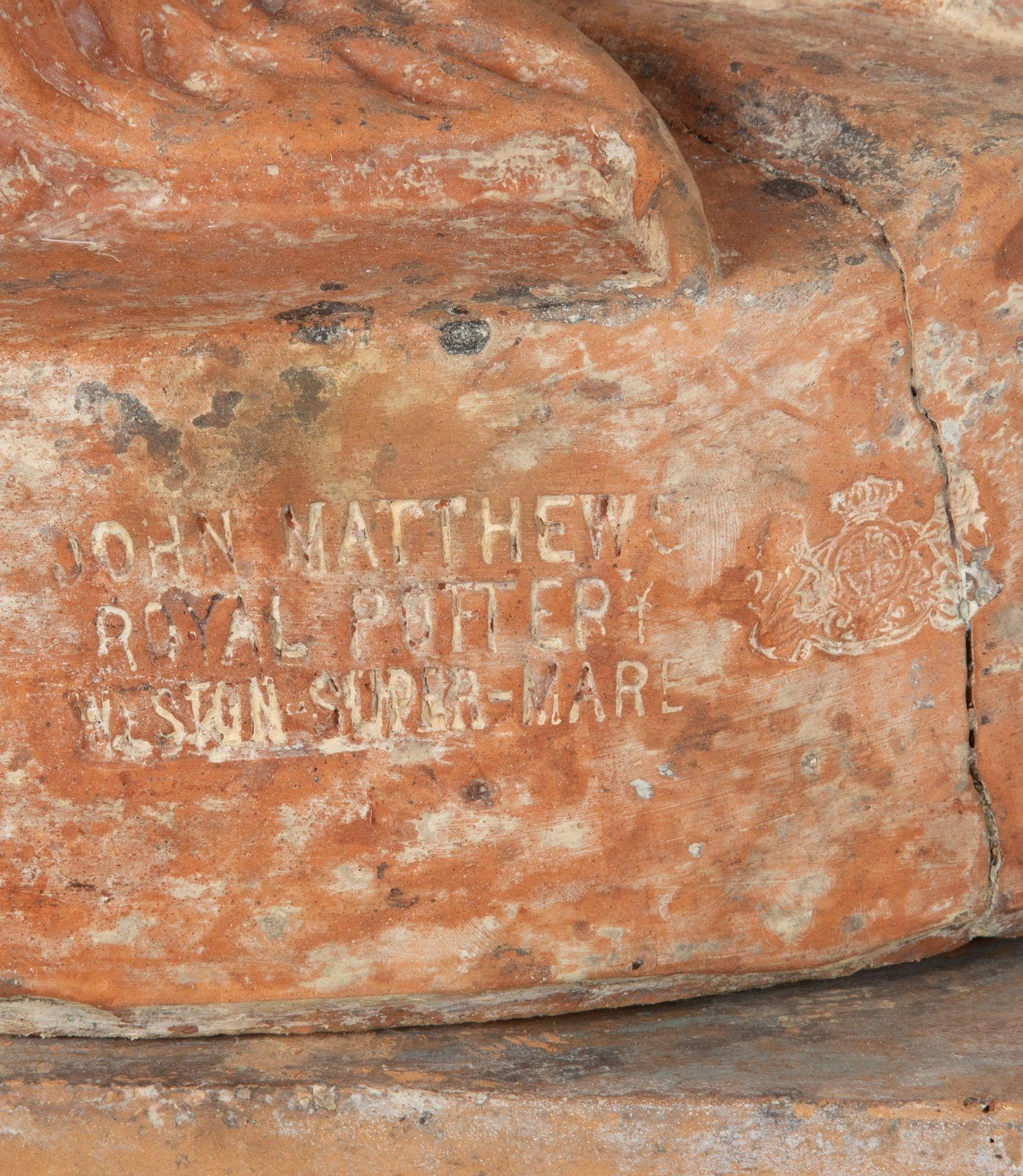 Gran figura de terracota sobre pedestal de la Cazadora John Mathews del siglo XIX en venta 3