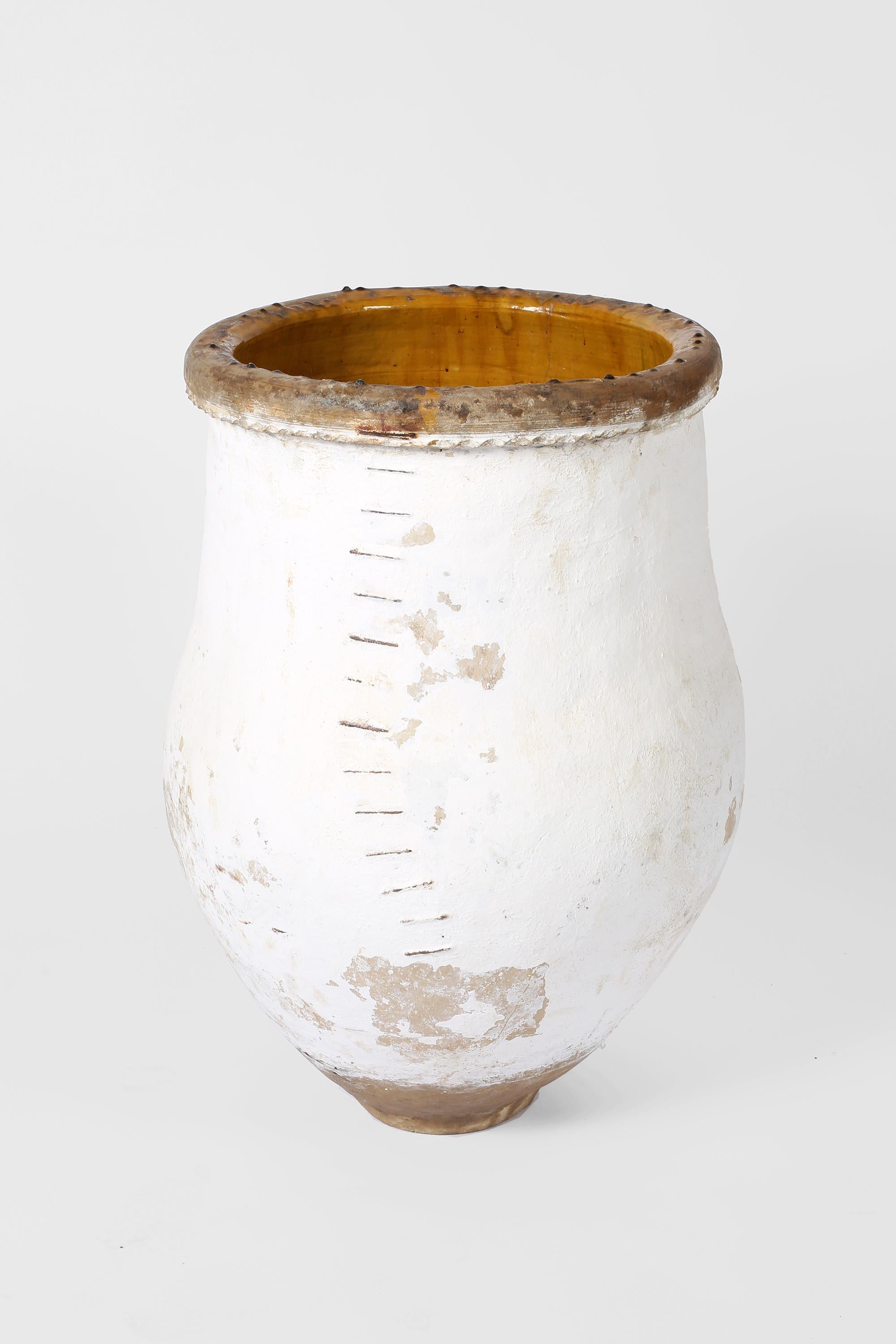 Grande vaso Wabi Sabi spagnolo calcinato del XIX secolo In condizioni discrete in vendita a London, GB