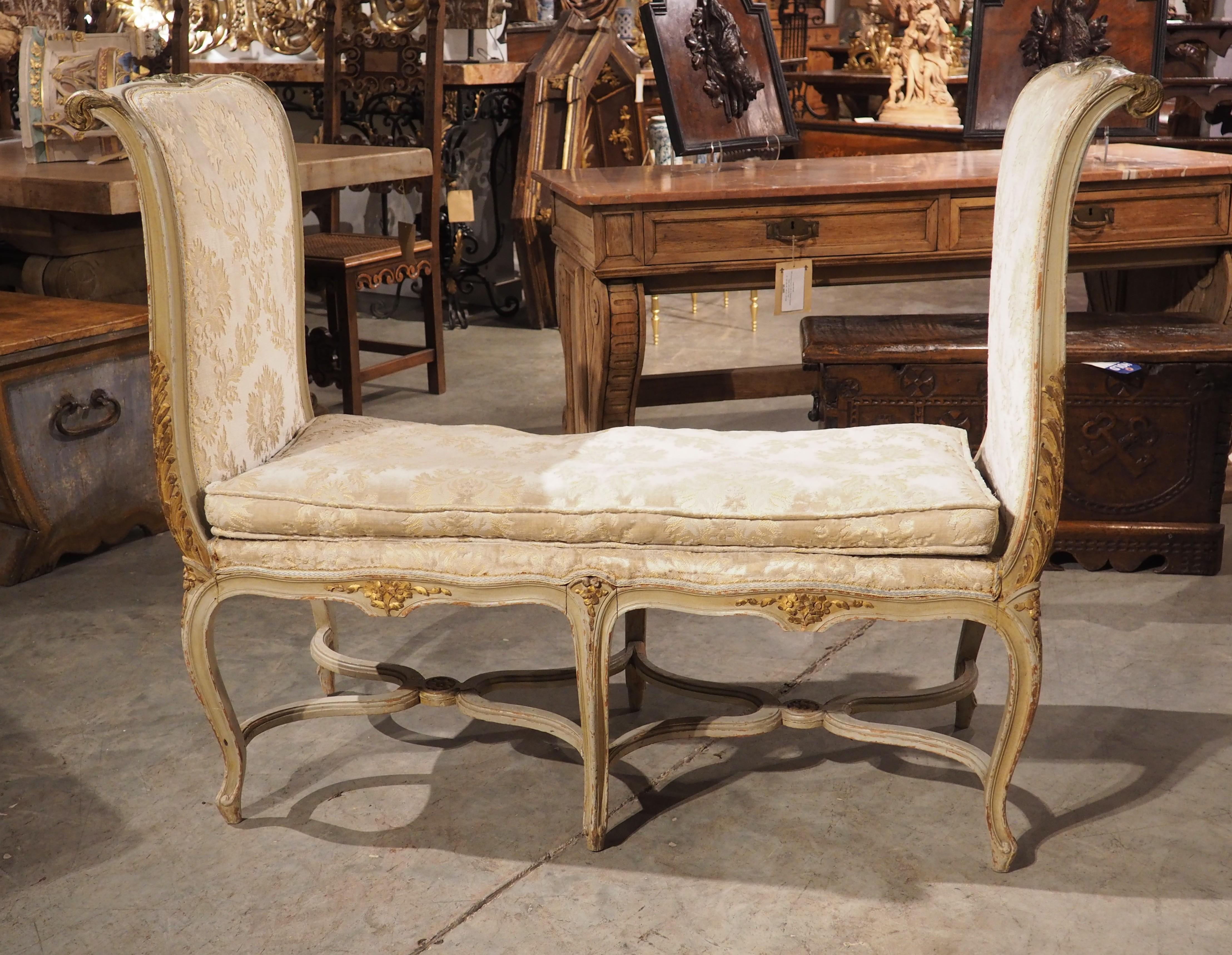 Grande Banquette de Fenêtre peinte de style Louis XV du 19ème siècle en vente 11