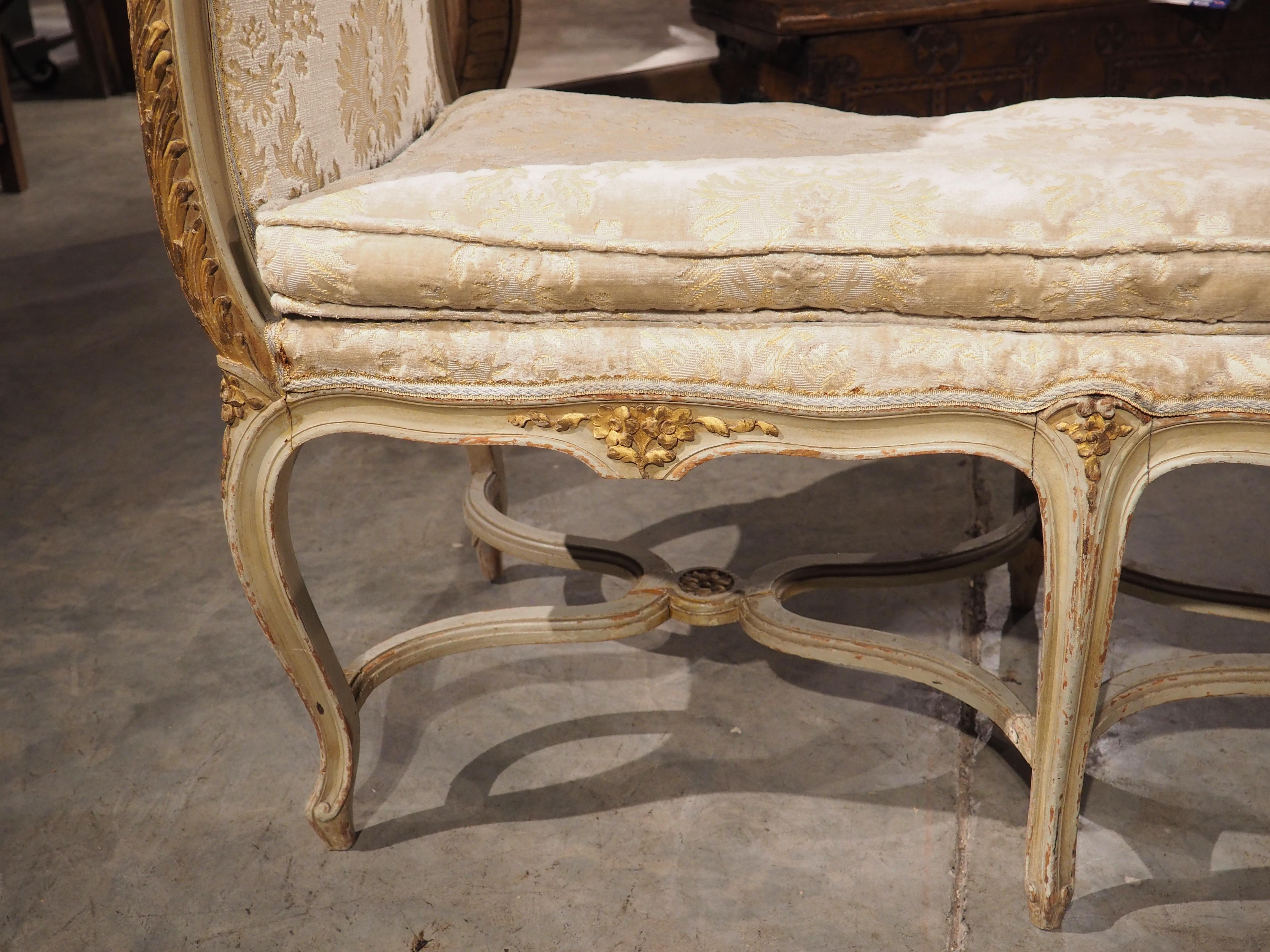 Grande Banquette de Fenêtre peinte de style Louis XV du 19ème siècle en vente 12