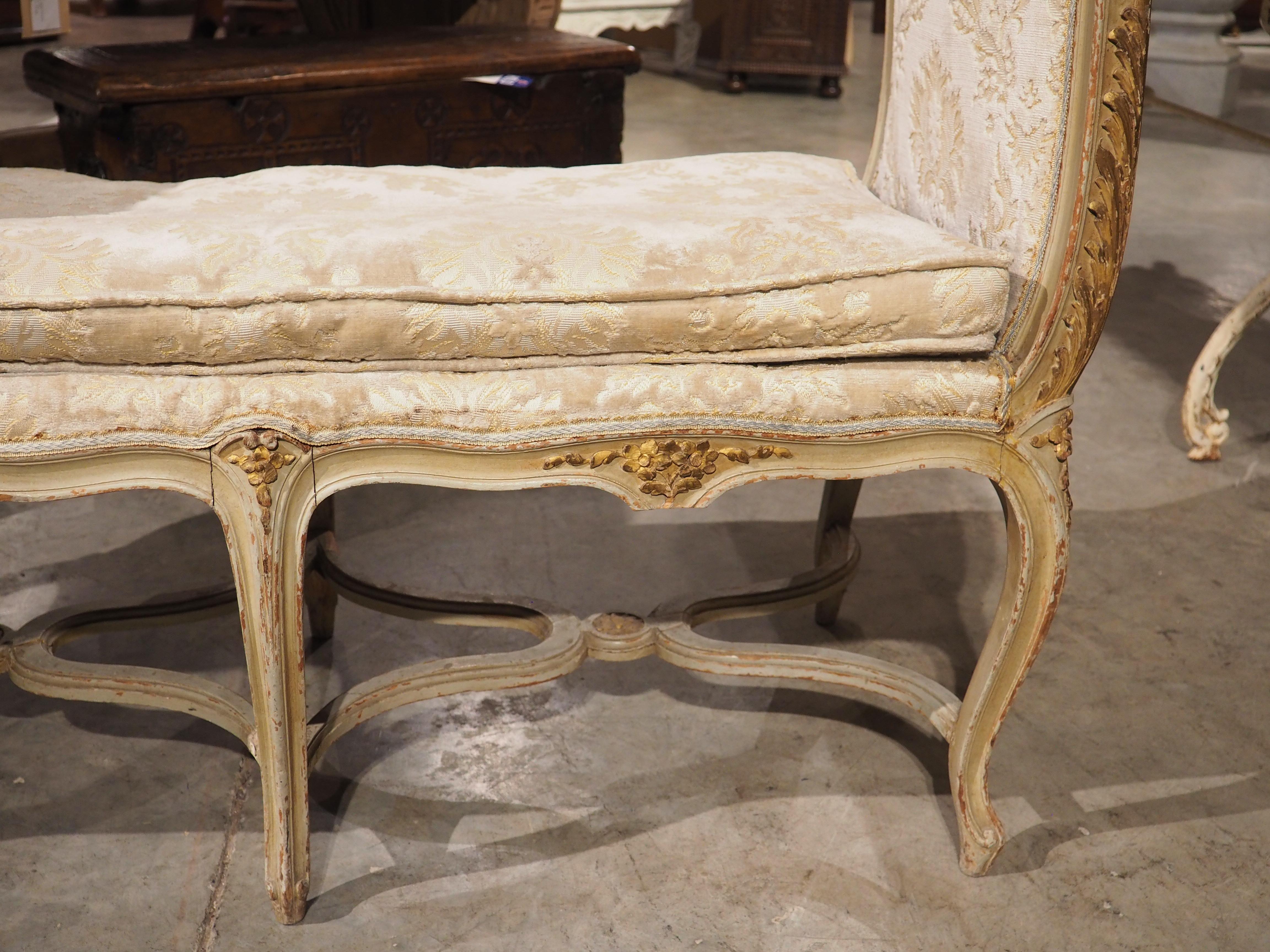 Grande Banquette de Fenêtre peinte de style Louis XV du 19ème siècle en vente 13