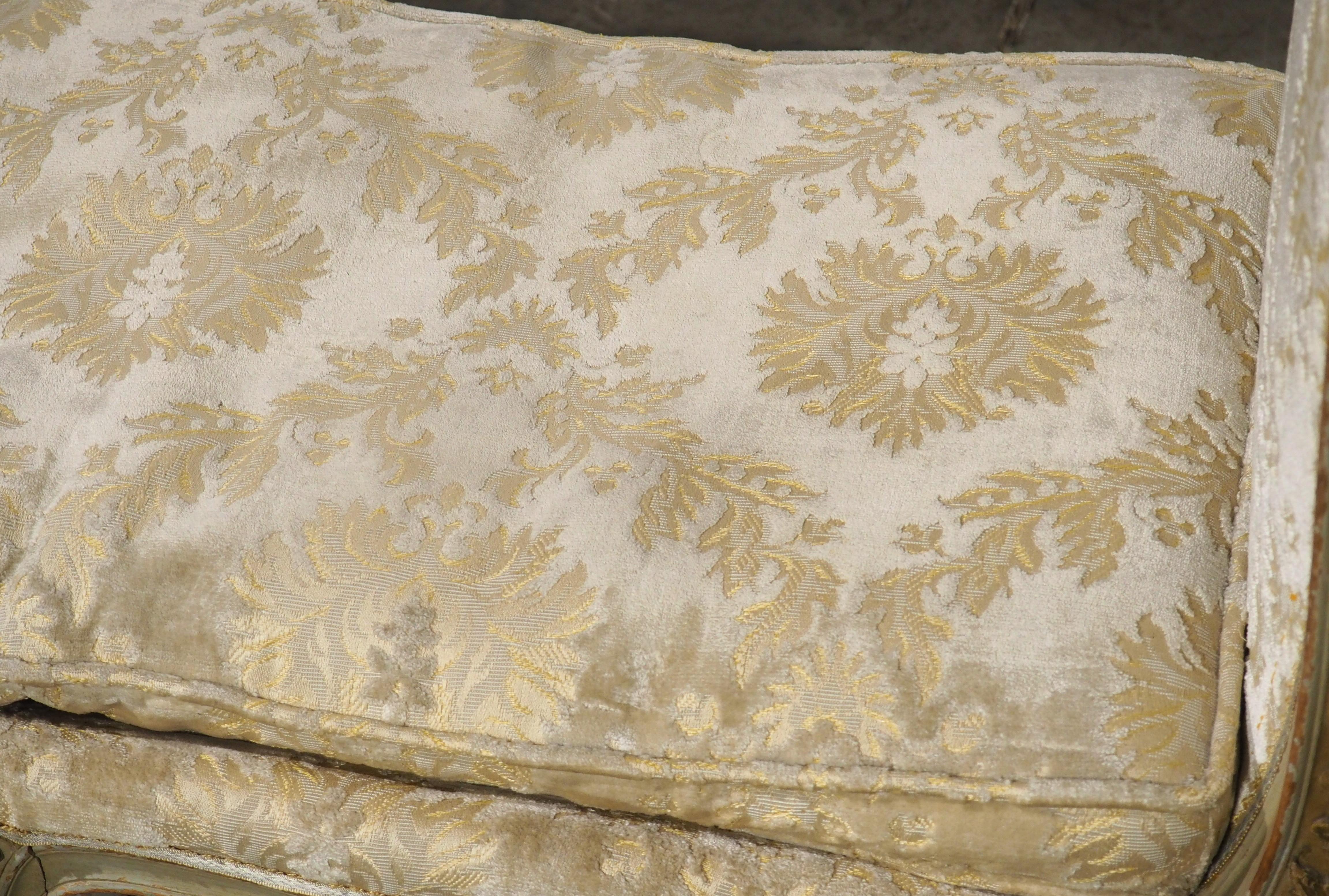 Sculpté à la main Grande Banquette de Fenêtre peinte de style Louis XV du 19ème siècle en vente