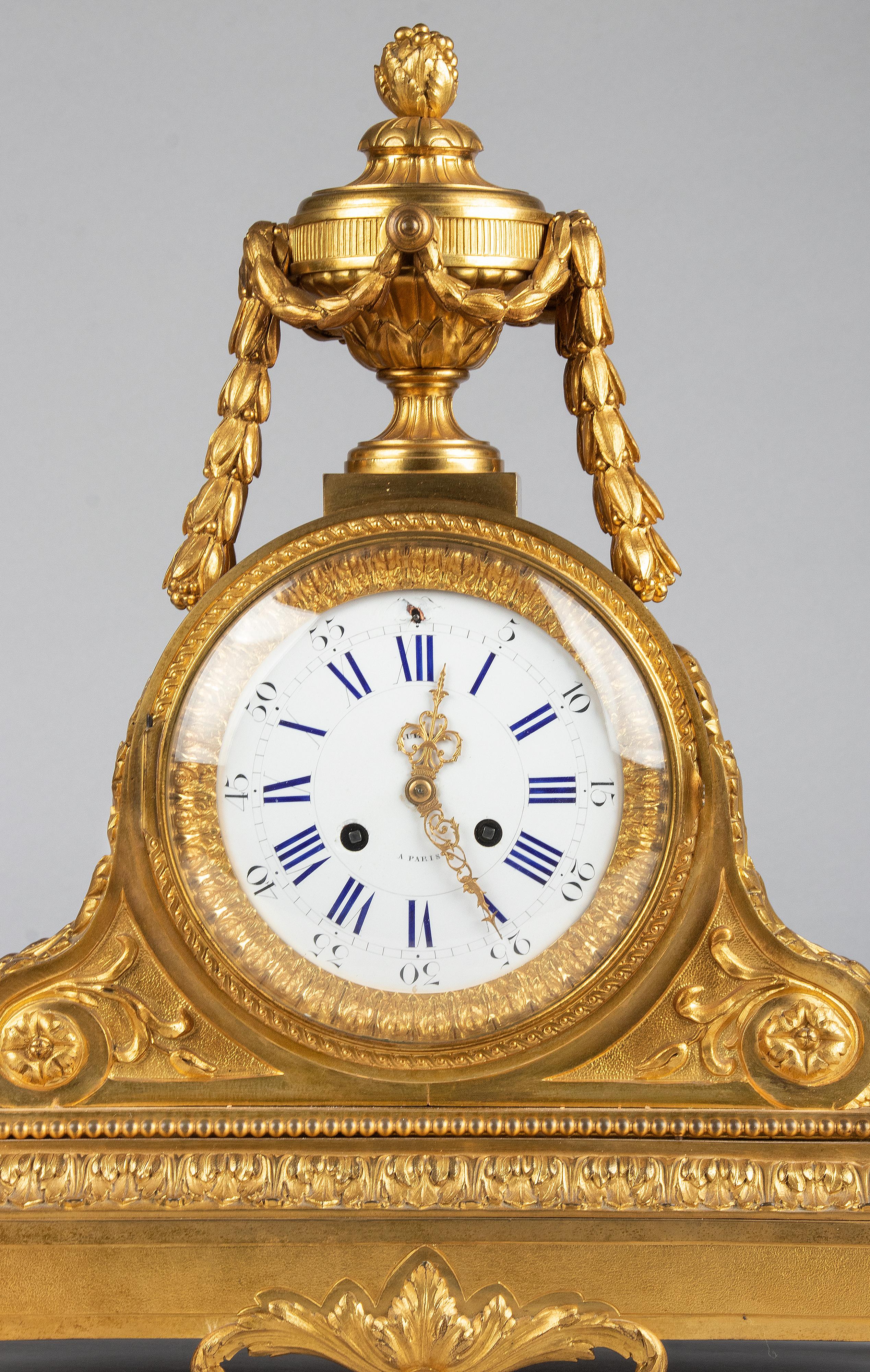 Grande horloge de cheminée de style Louis XVI du 19ème siècle en bronze et bronze doré Guibal Paris Bon état - En vente à Casteren, Noord-Brabant