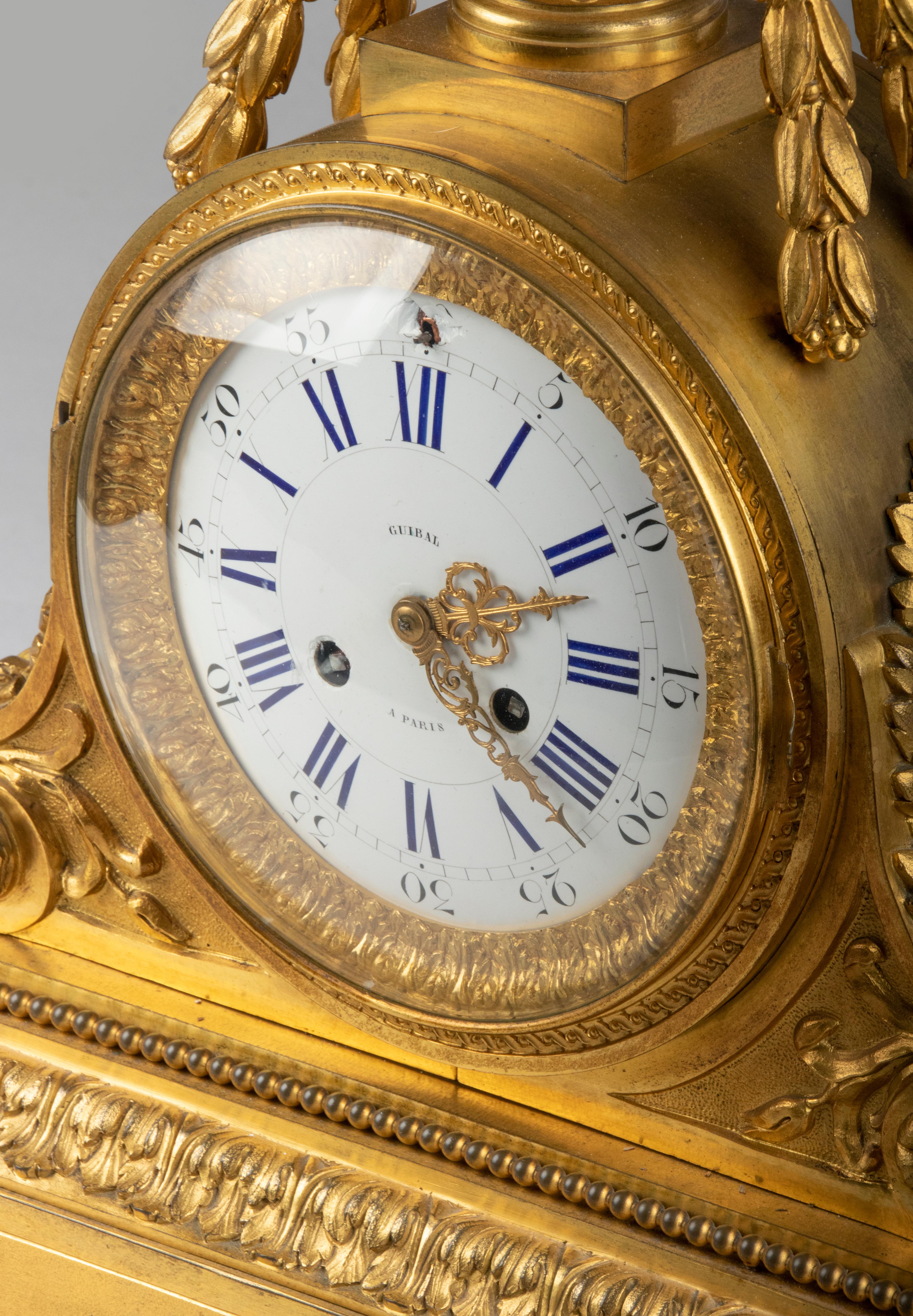 Bronze doré Grande horloge de cheminée de style Louis XVI du 19ème siècle en bronze et bronze doré Guibal Paris en vente