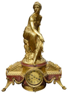 Grand ensemble d'horloges de style Louis XVI du 19ème siècle en bronze doré.