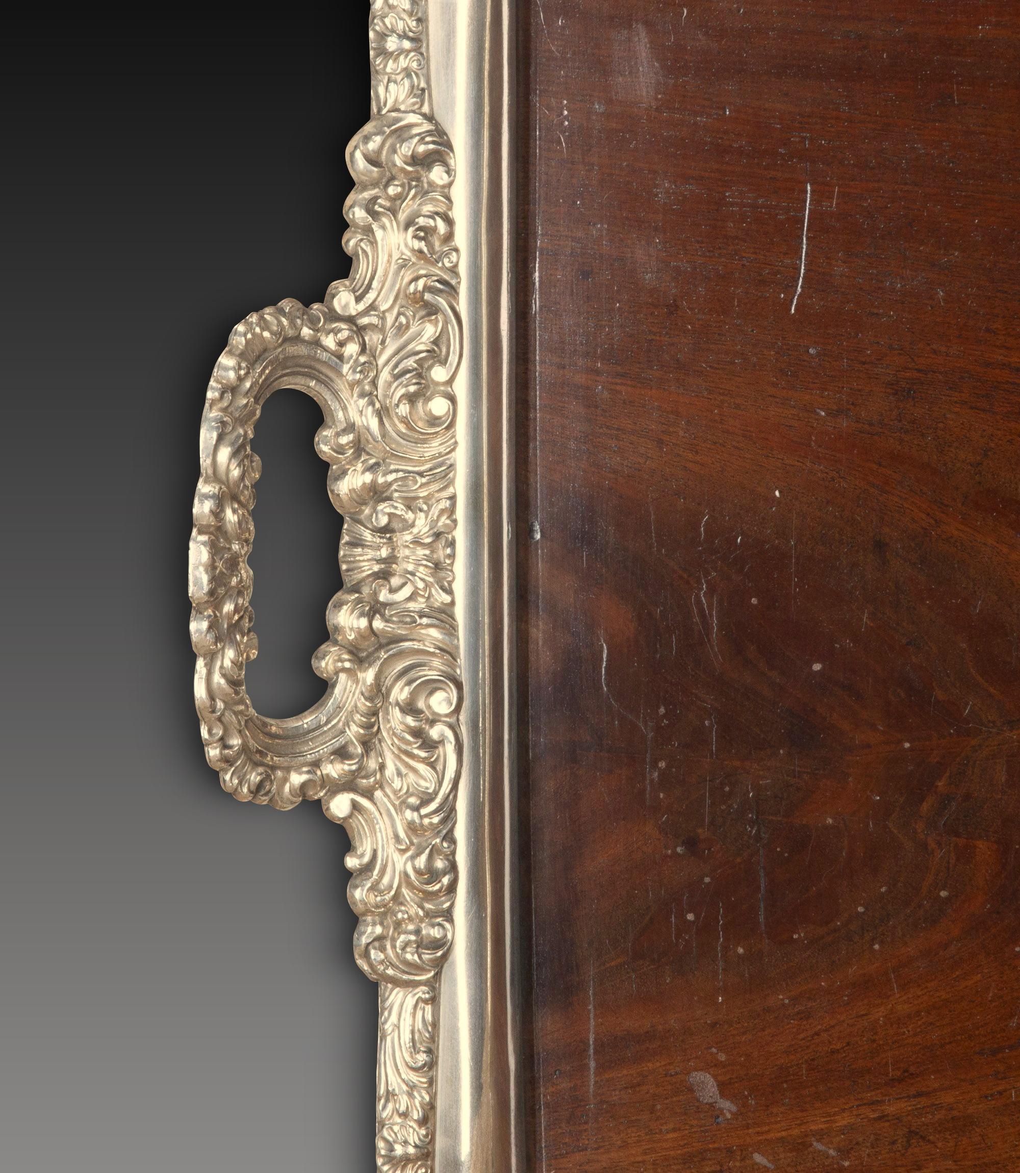 Large 19th Century Mahogany and Silver Butler's Tray (Französisch) im Angebot