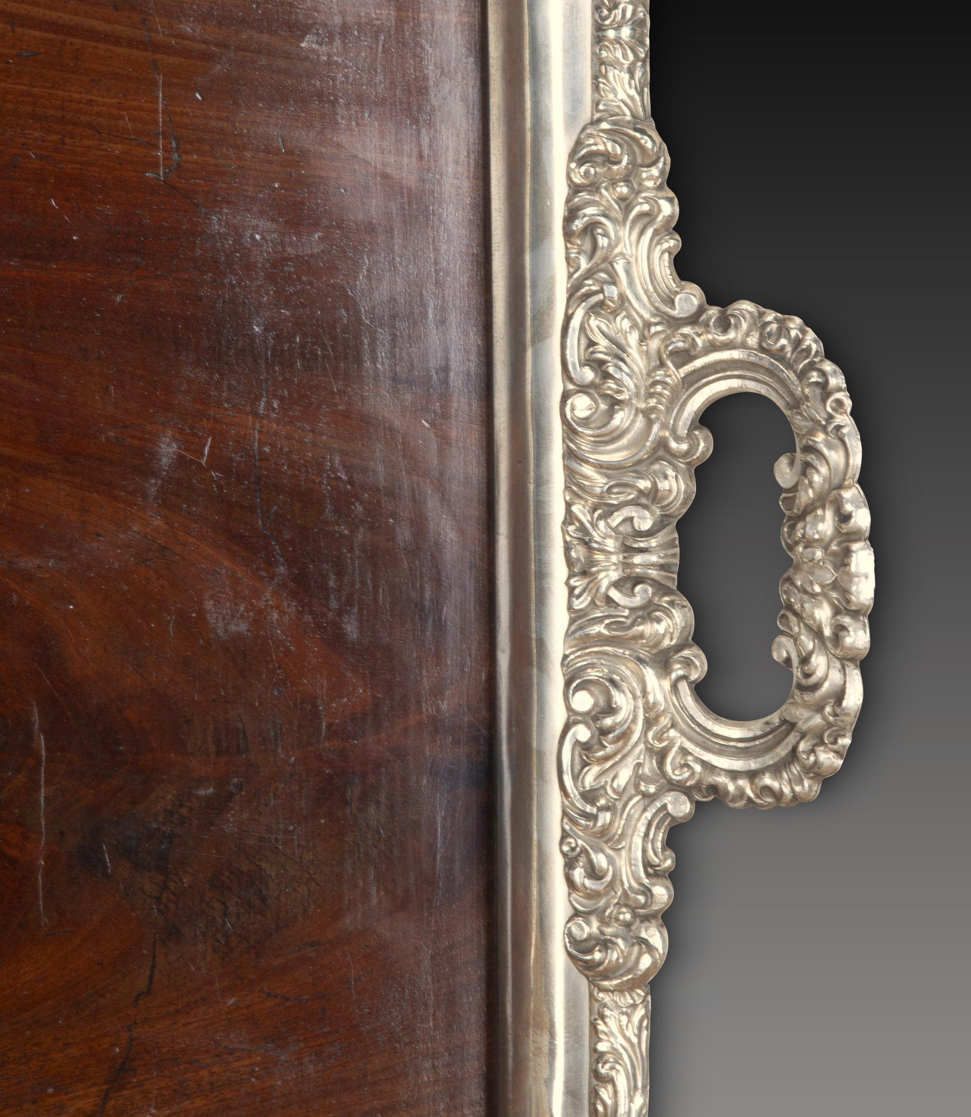 Large 19th Century Mahogany and Silver Butler's Tray (Geschnitzt) im Angebot