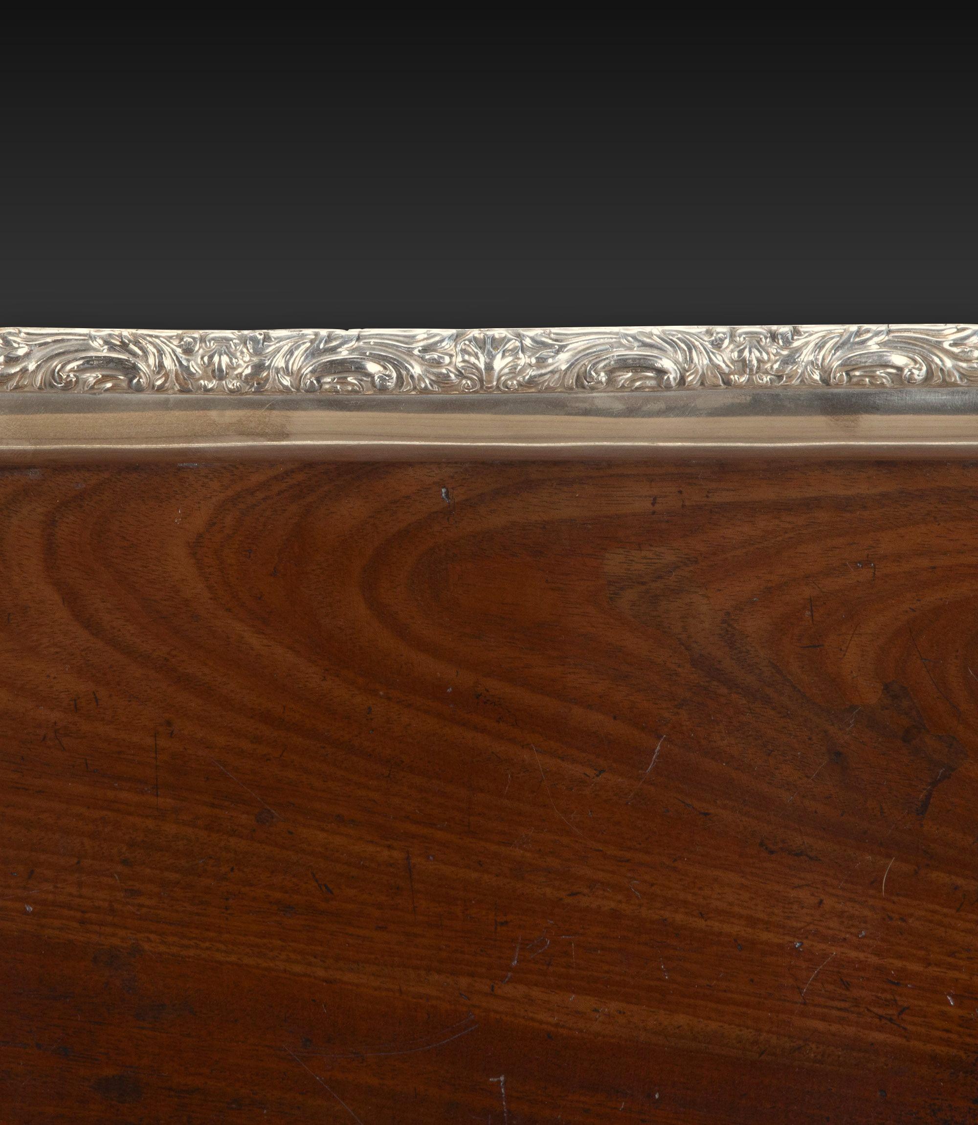 Large 19th Century Mahogany and Silver Butler's Tray im Zustand „Gut“ im Angebot in Shipston-On-Stour, GB