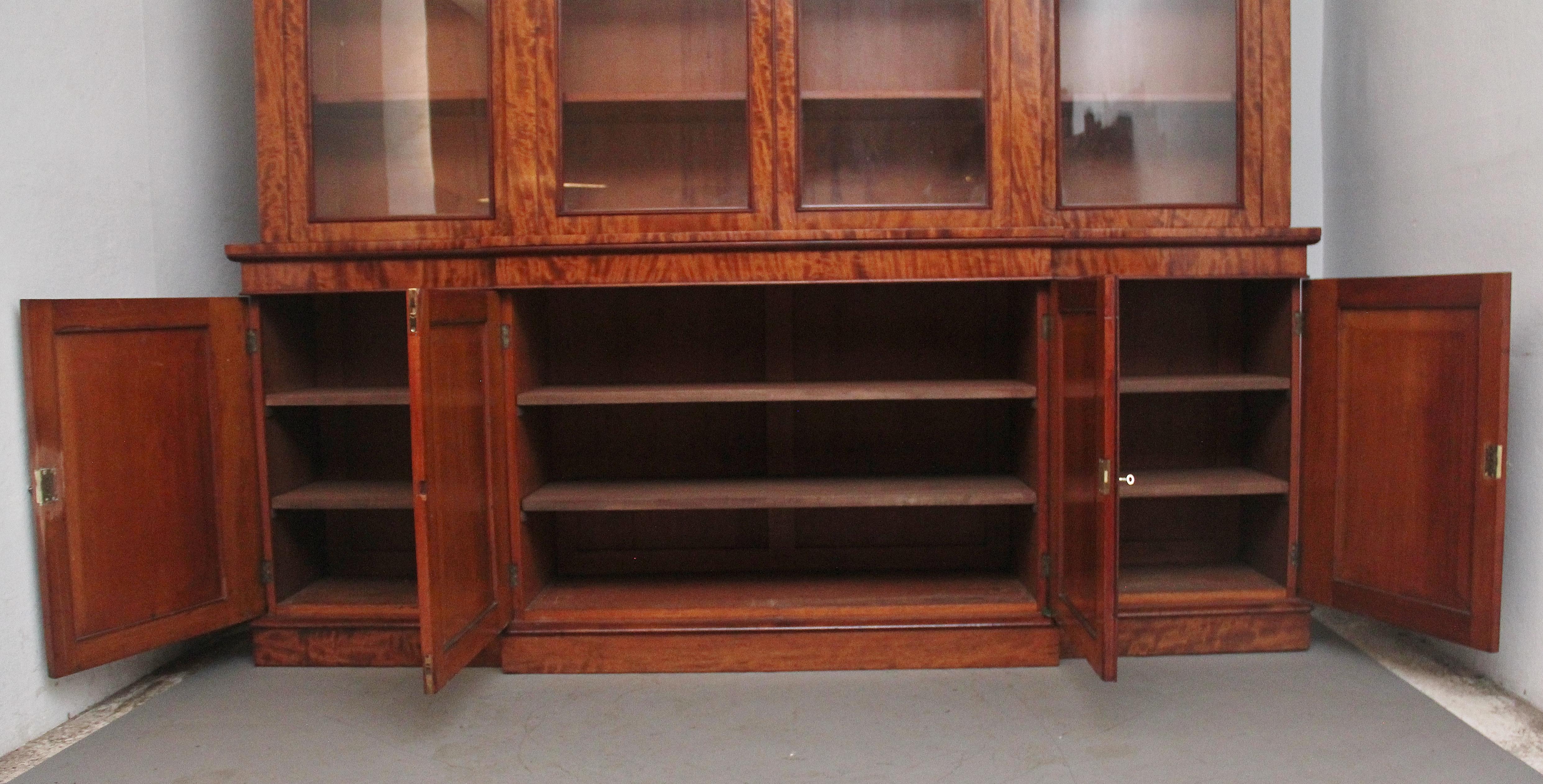 Early Victorian large 19th Century mahogany breakfront bookcase