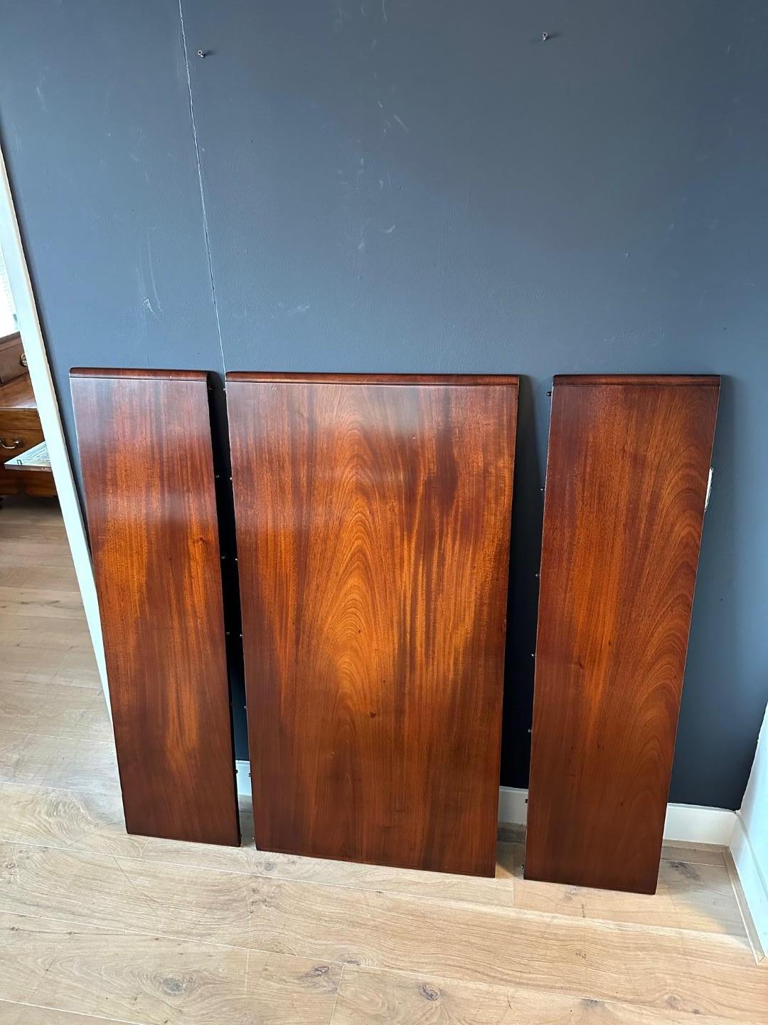 Large 19th Century mahogany dining table im Angebot 8