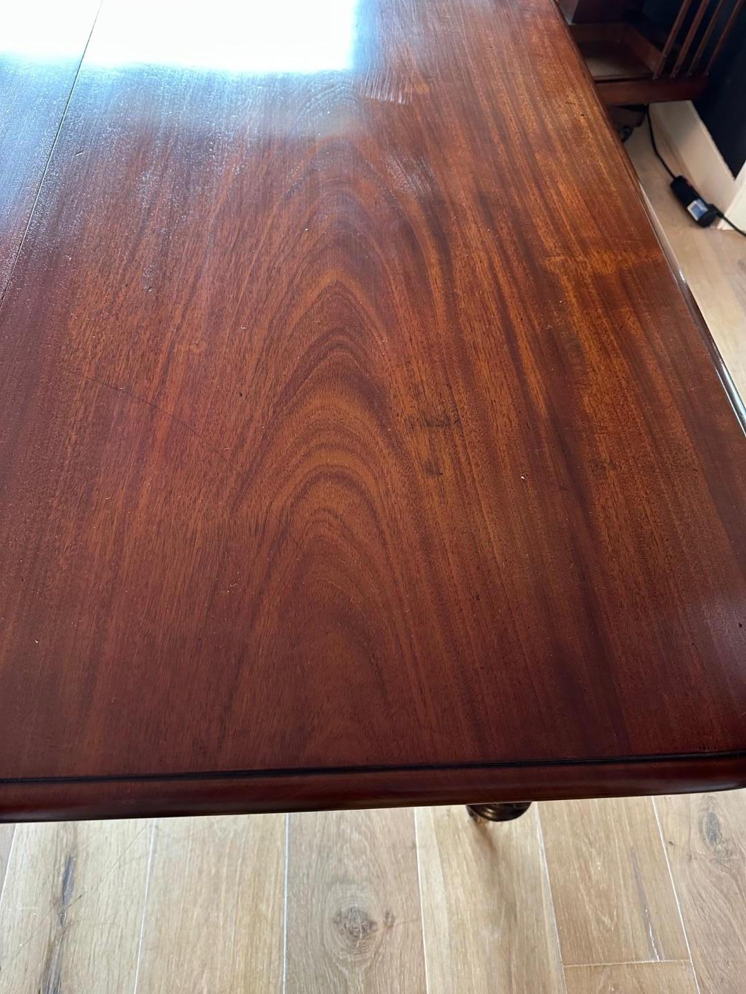 Large 19th Century mahogany dining table im Zustand „Gut“ im Angebot in Eindhoven, NL