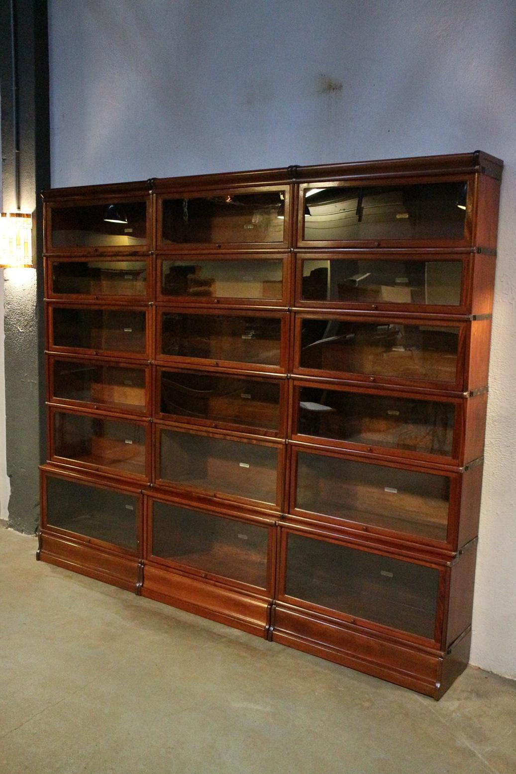 Large 19th Century Mahogany Globe Wernicke Bookcase In Good Condition In Eindhoven, NL