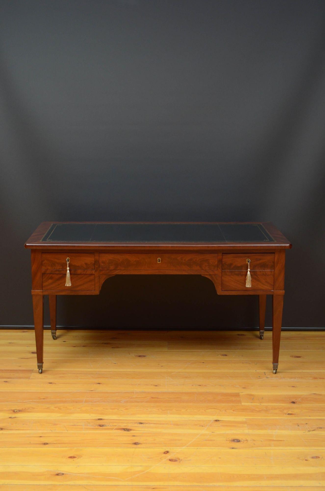 Large 19th Century Mahogany Writing Table In Good Condition In Whaley Bridge, GB