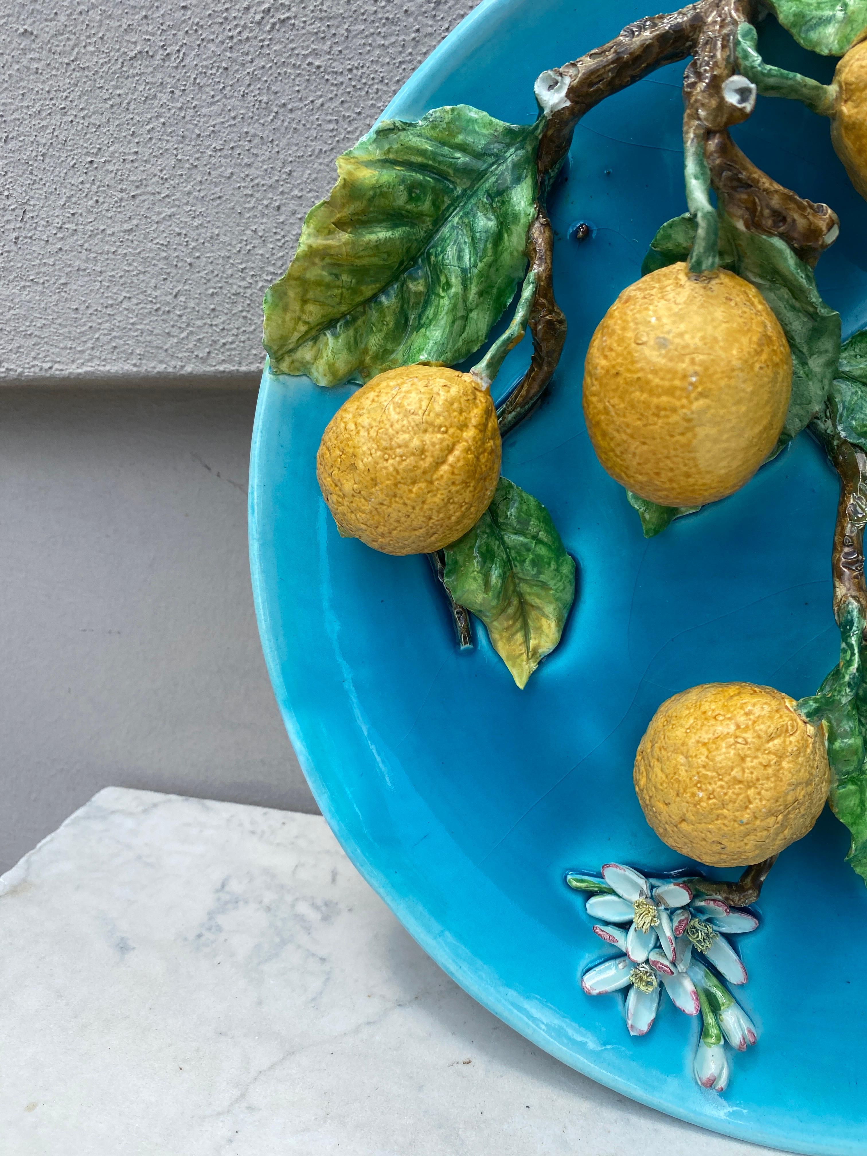 Large 19th Century Majolica Lemons Wall Platter In Good Condition For Sale In Austin, TX
