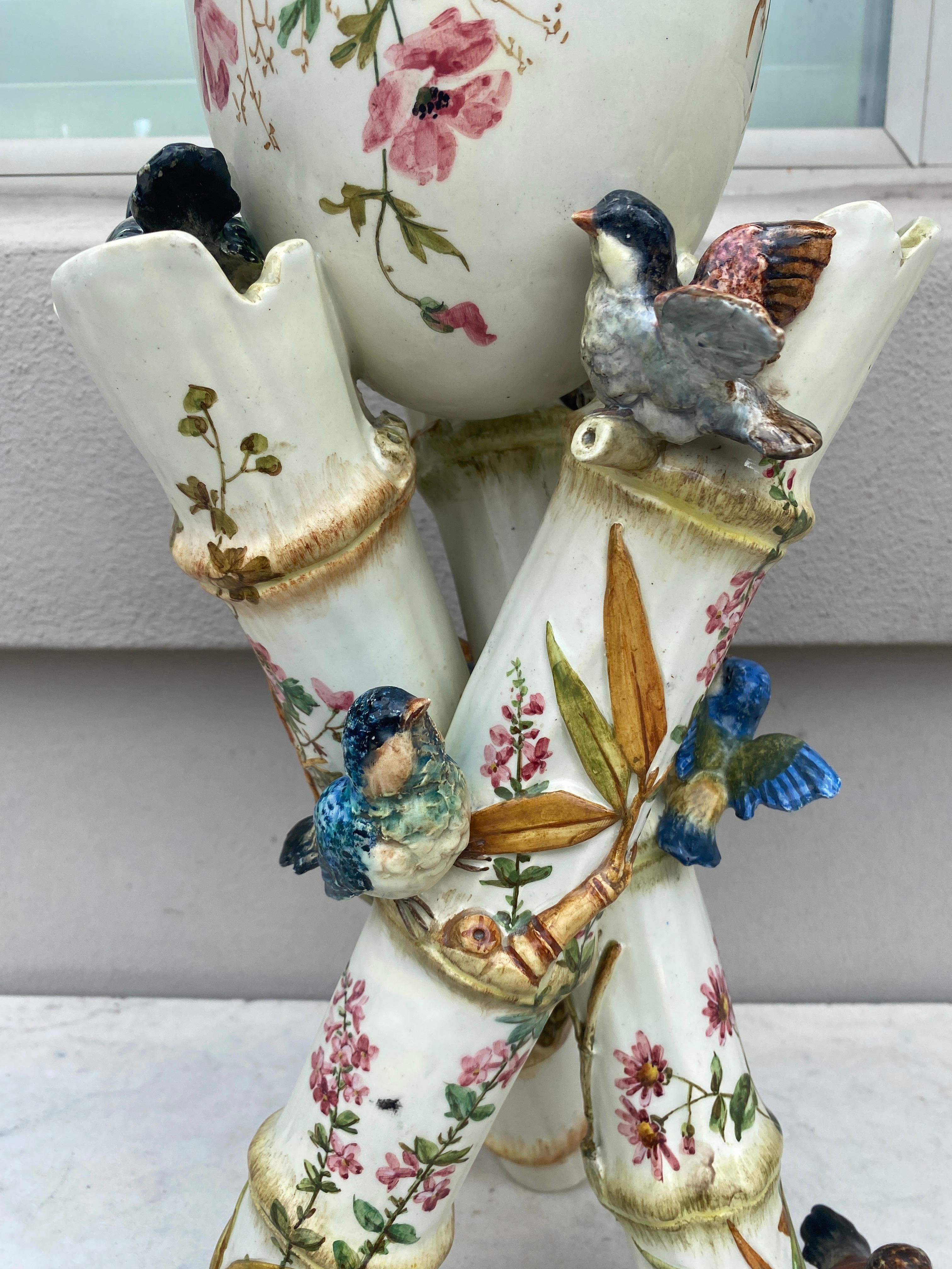 Céramique Grand vase en majolique du 19ème siècle avec oiseaux Delphin Massier en vente