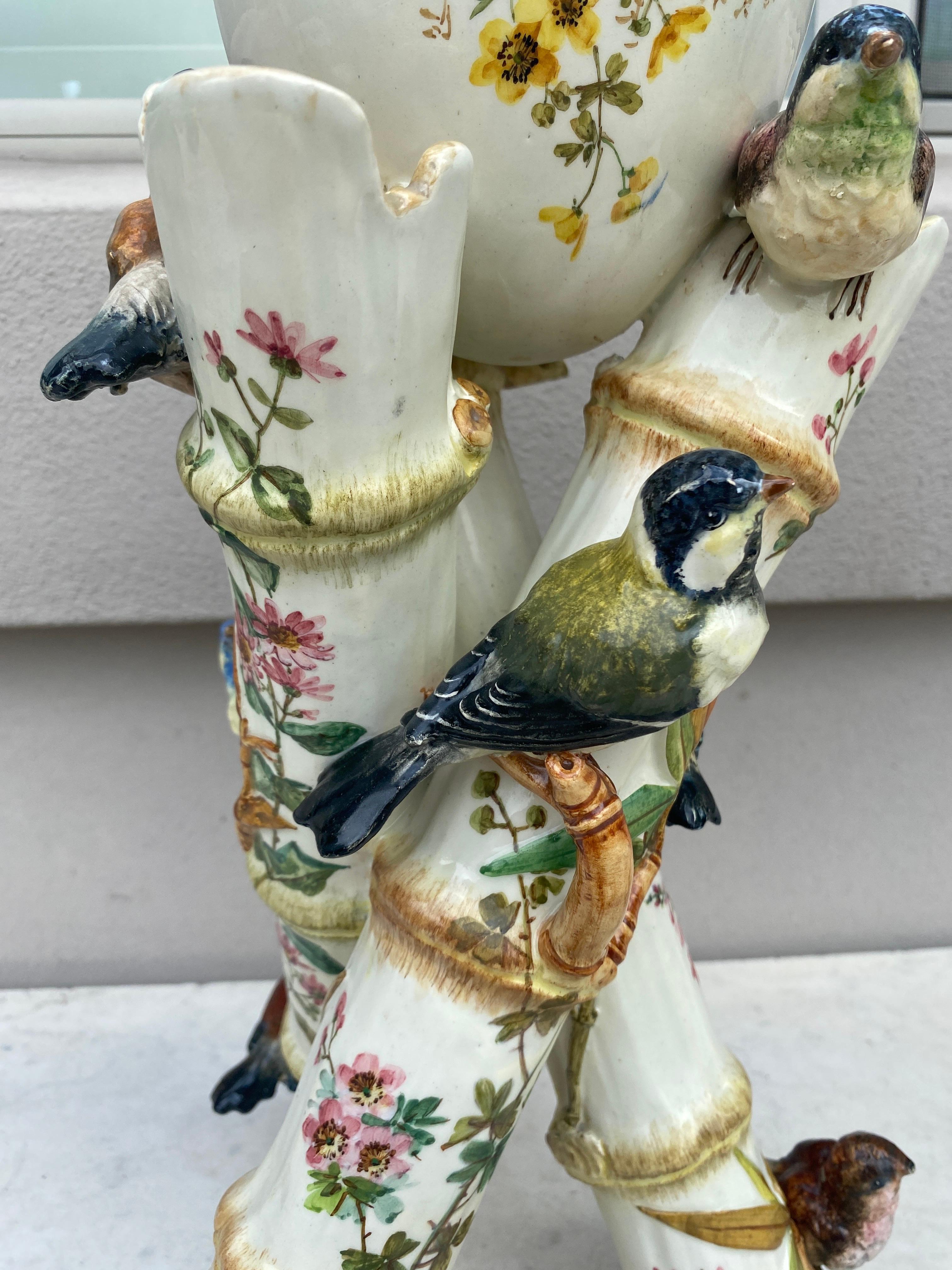 Grand vase en majolique du 19ème siècle avec oiseaux Delphin Massier en vente 2