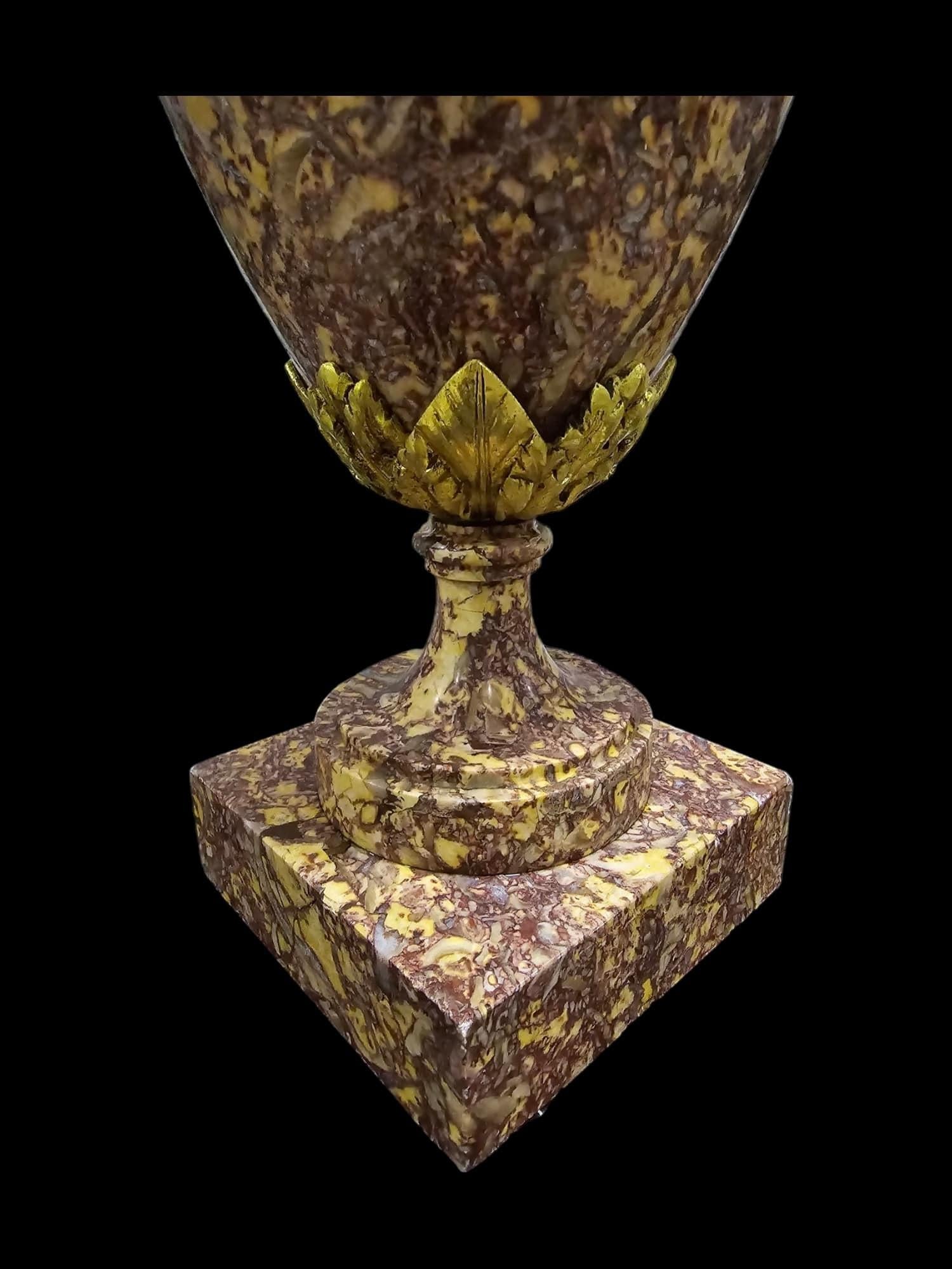 Grande vaso in marmo e bronzo del XIX secolo in vendita 11