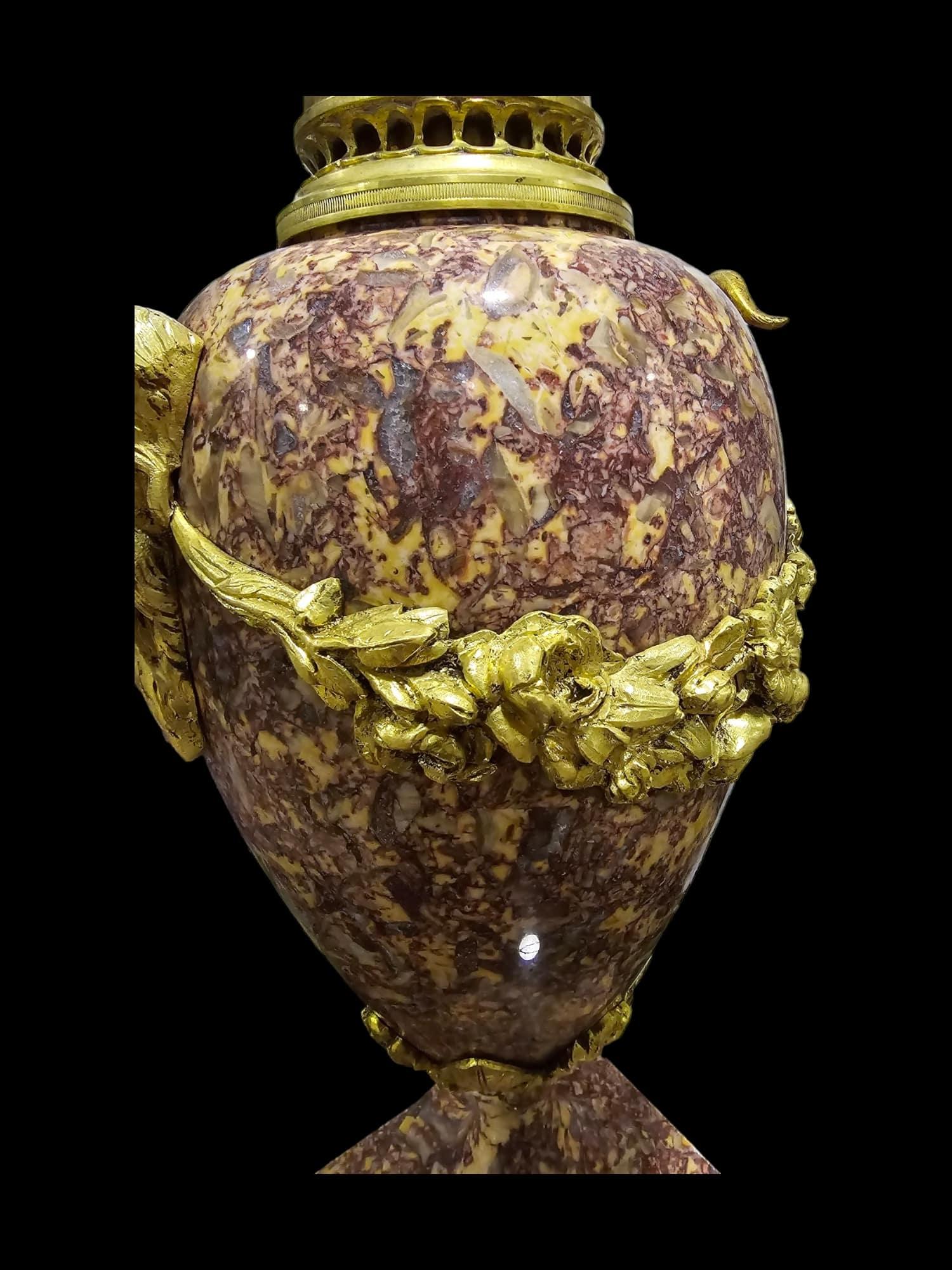 Grande vaso in marmo e bronzo del XIX secolo in vendita 12