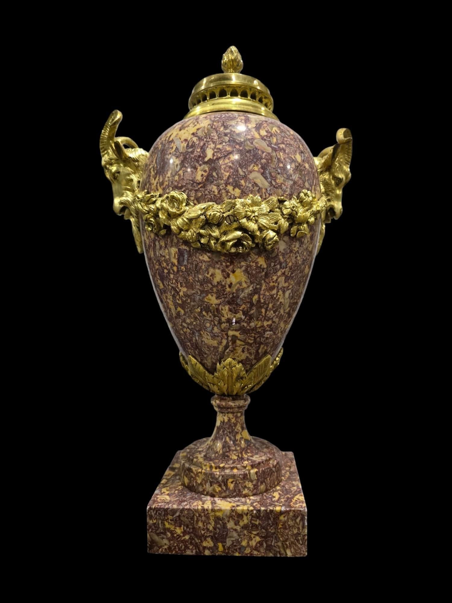 Grande vaso in marmo e bronzo del XIX secolo in vendita 13