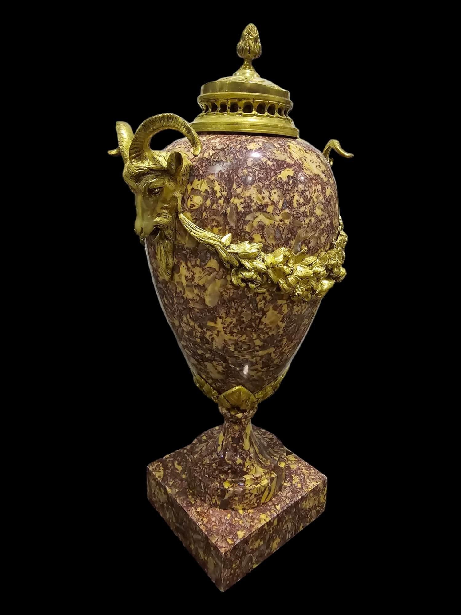 Grande vaso in marmo e bronzo del XIX secolo in vendita 2