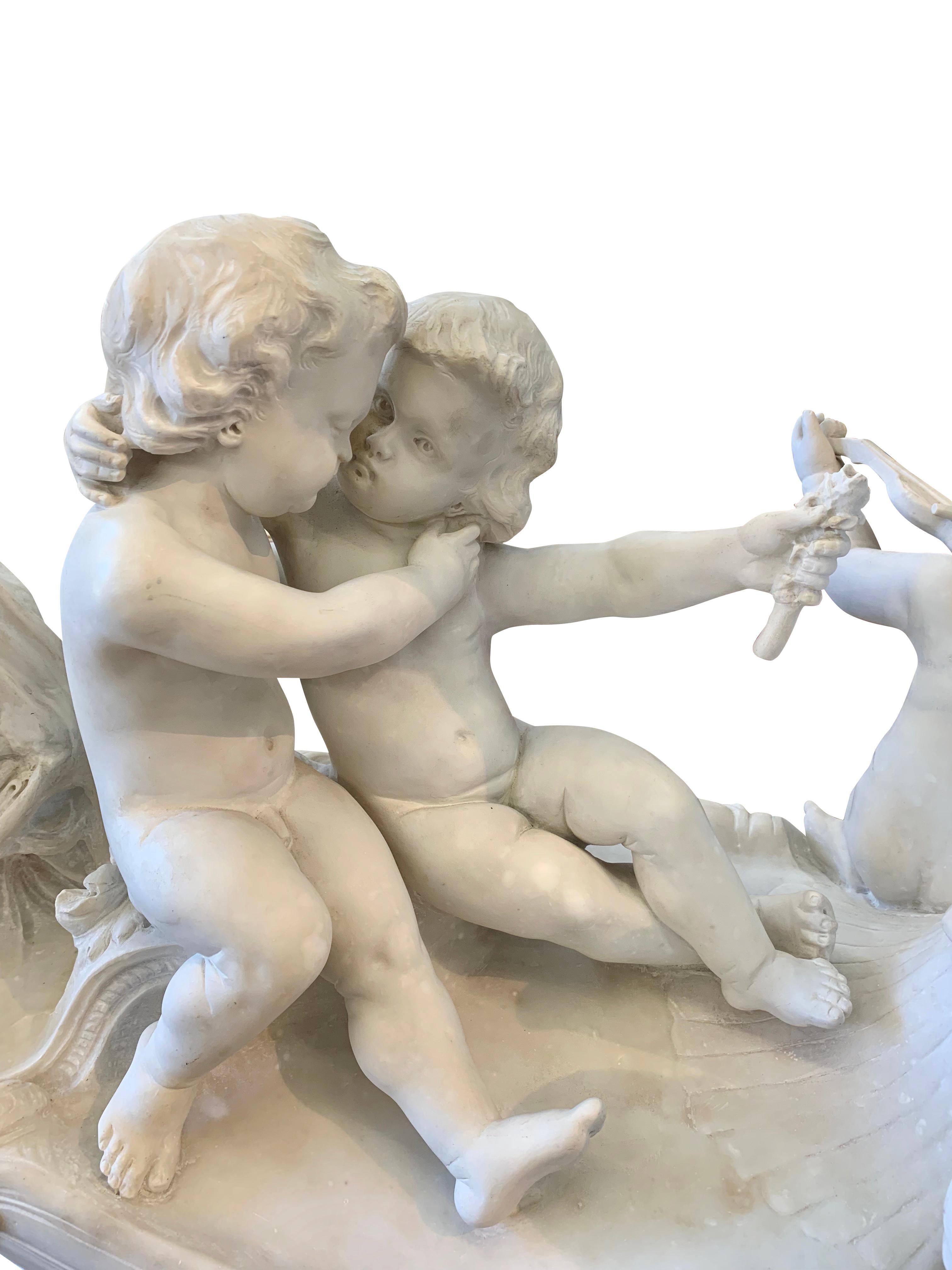 Grande sculpture en marbre du 19ème siècle, « Le bateau d'amour » en vente 2