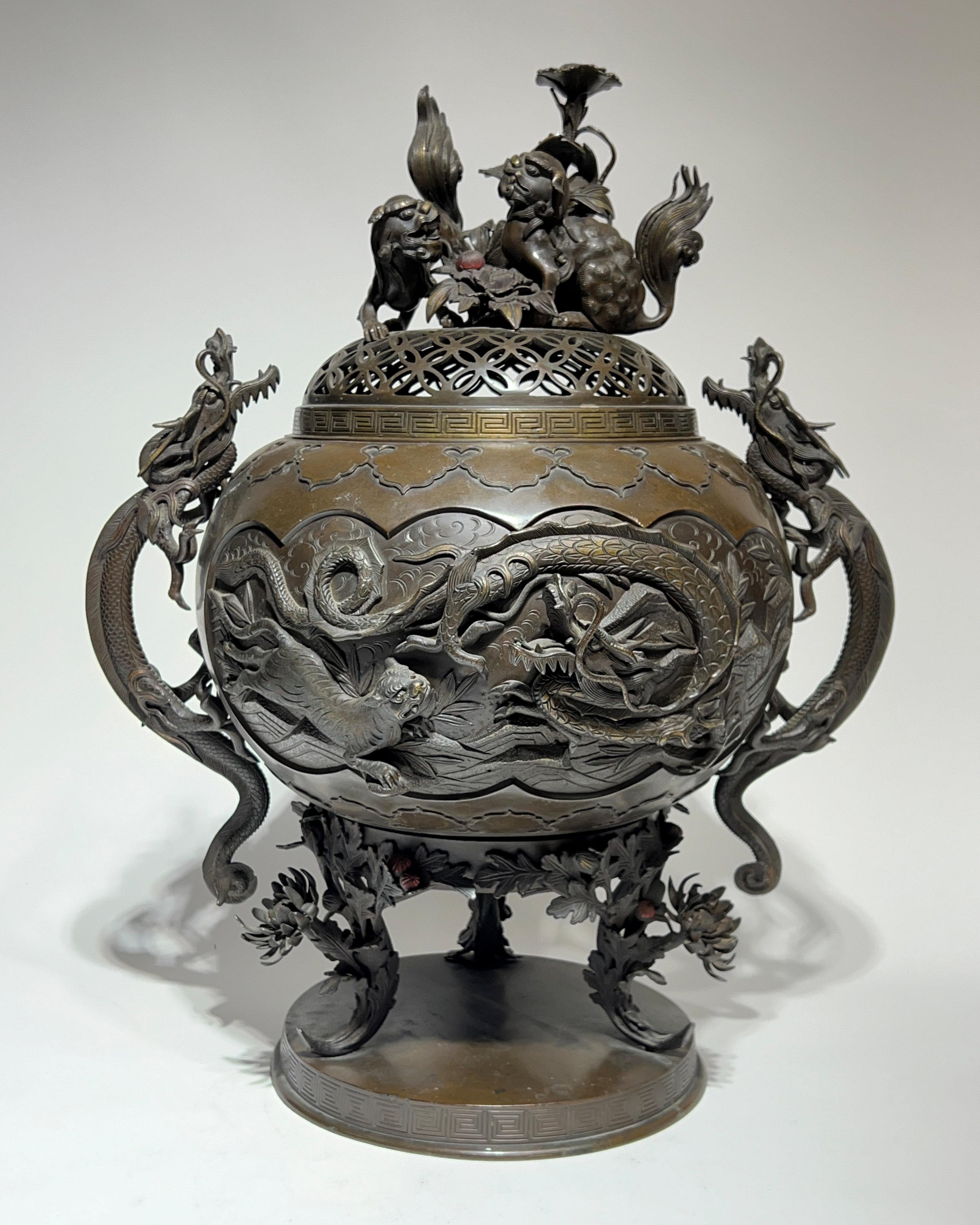 Large 19th Century Meiji Japanese Bronze Censer In Good Condition In New York, NY