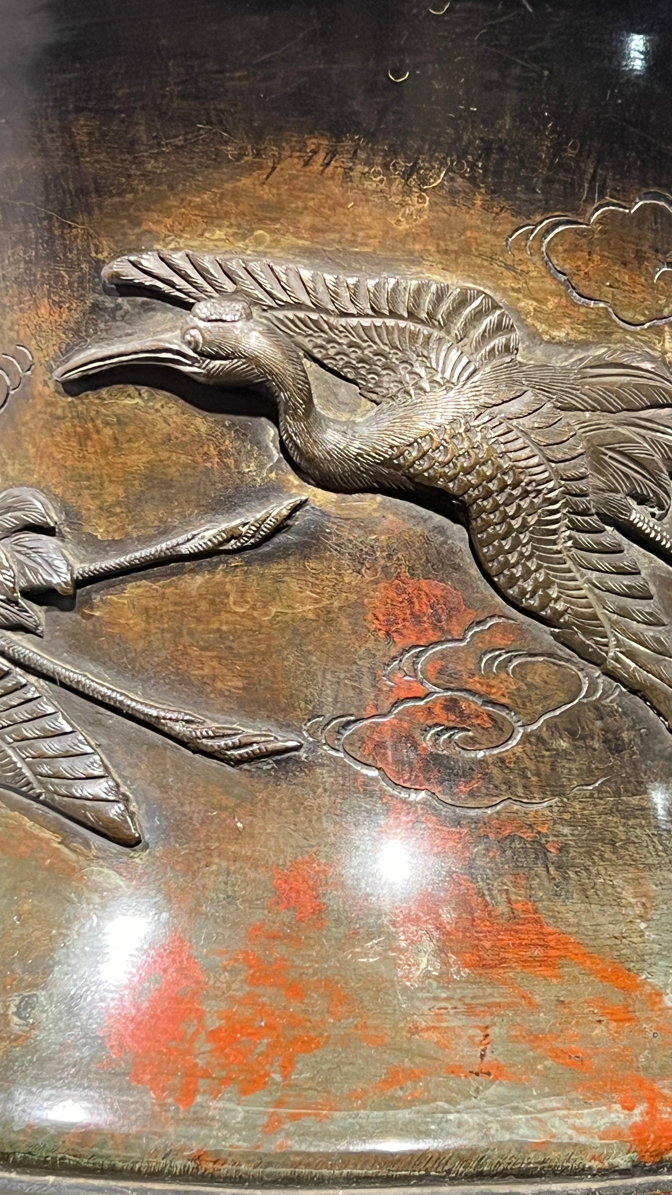 Große japanische Meiji-Vase aus patinierter Bronze des 19. Jahrhunderts im Angebot 10