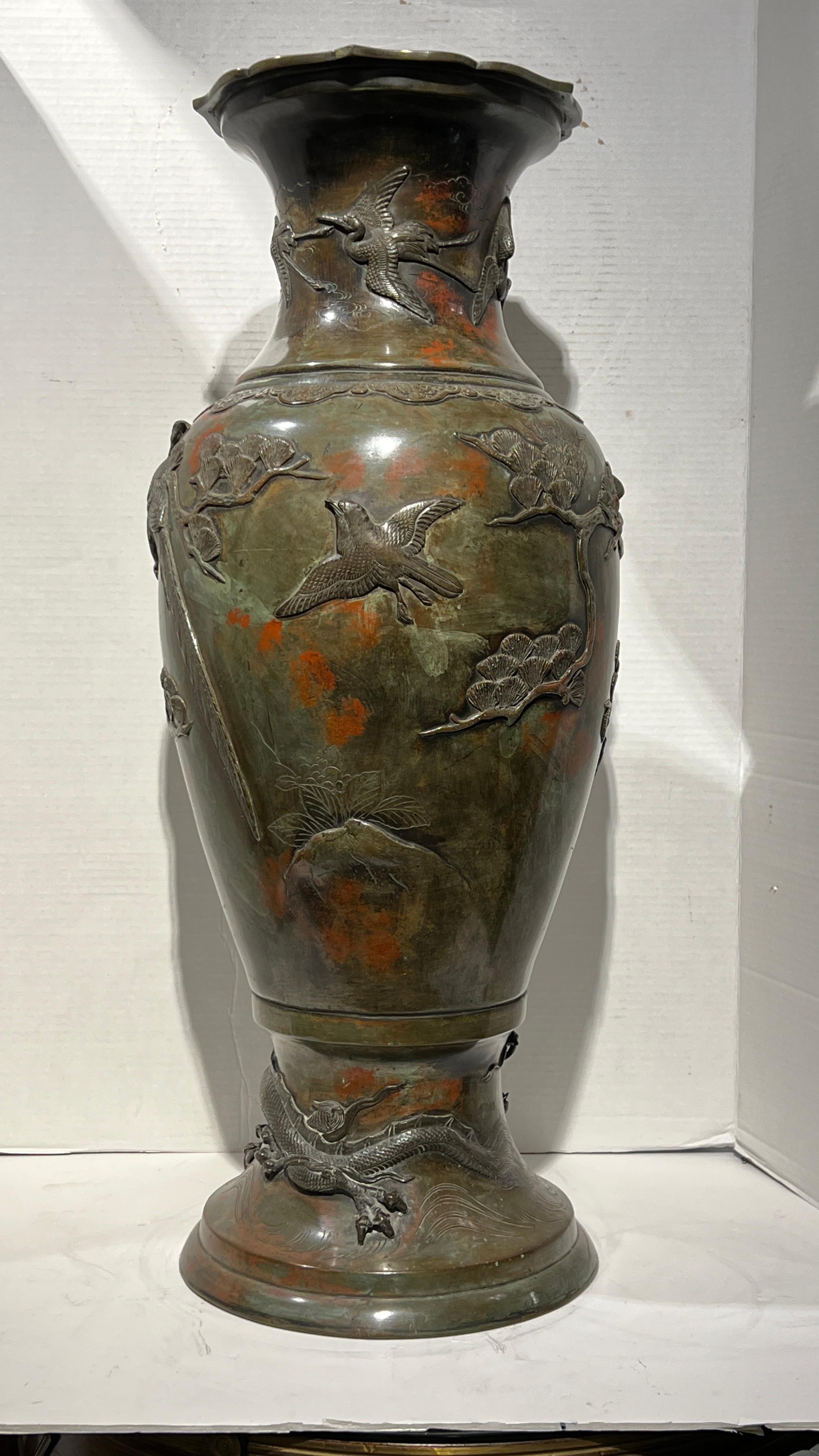 Grand vase japonais Meiji du 19ème siècle en bronze patiné Bon état - En vente à New York, NY