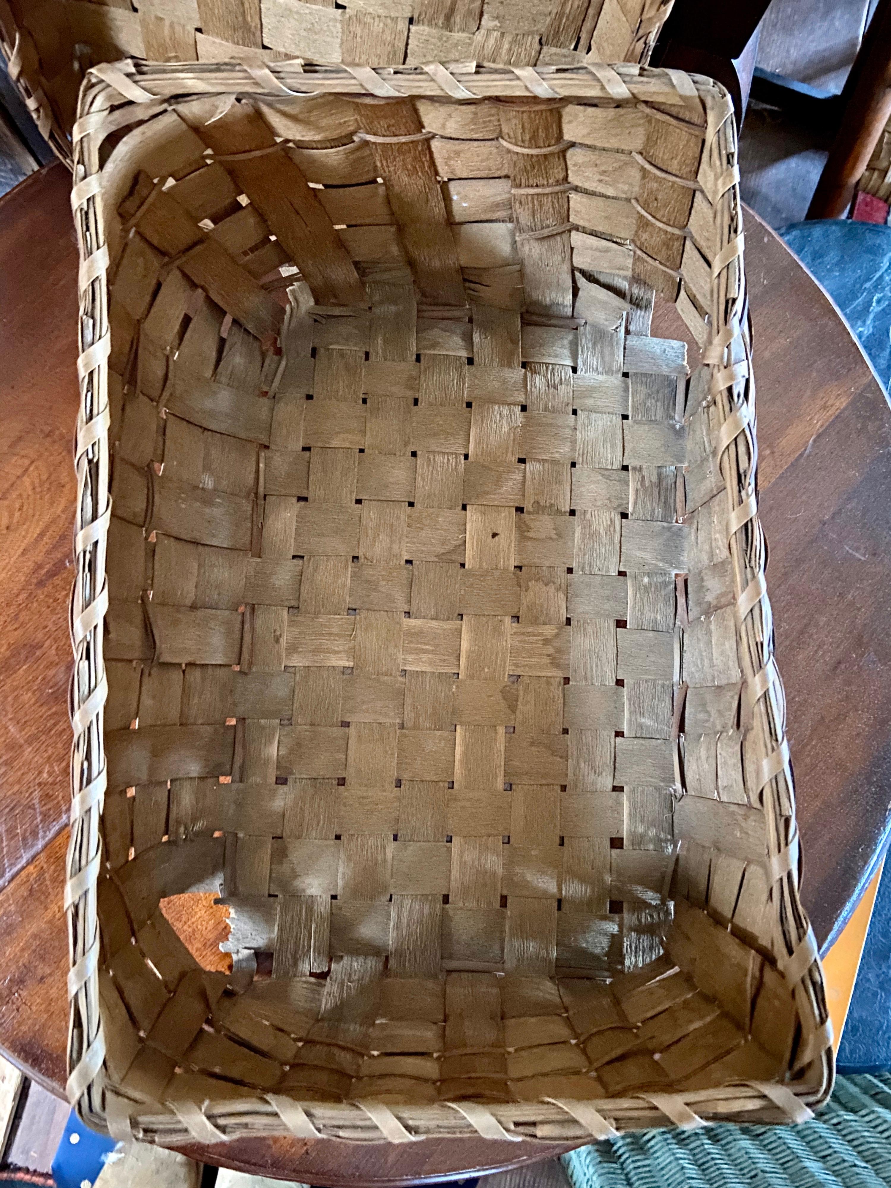 Large 19th Century Mi’kmaq Handwoven Feather Gathering Basket, Maine USA In Fair Condition For Sale In Vineyard Haven, MA