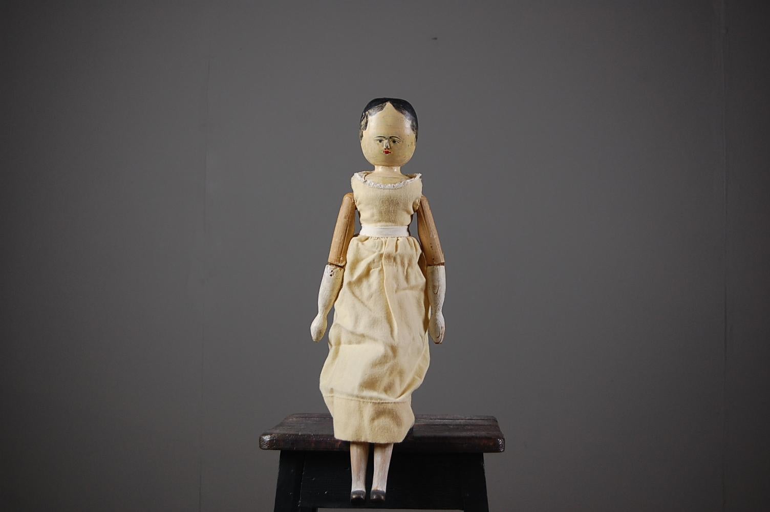 grodnertal doll history