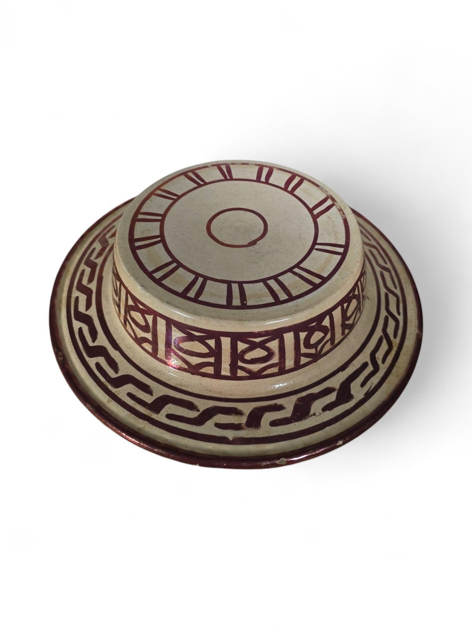 Large 19th Century Nazari-Style Spanish Ceramic Plate In Good Condition For Sale In Madrid, ES